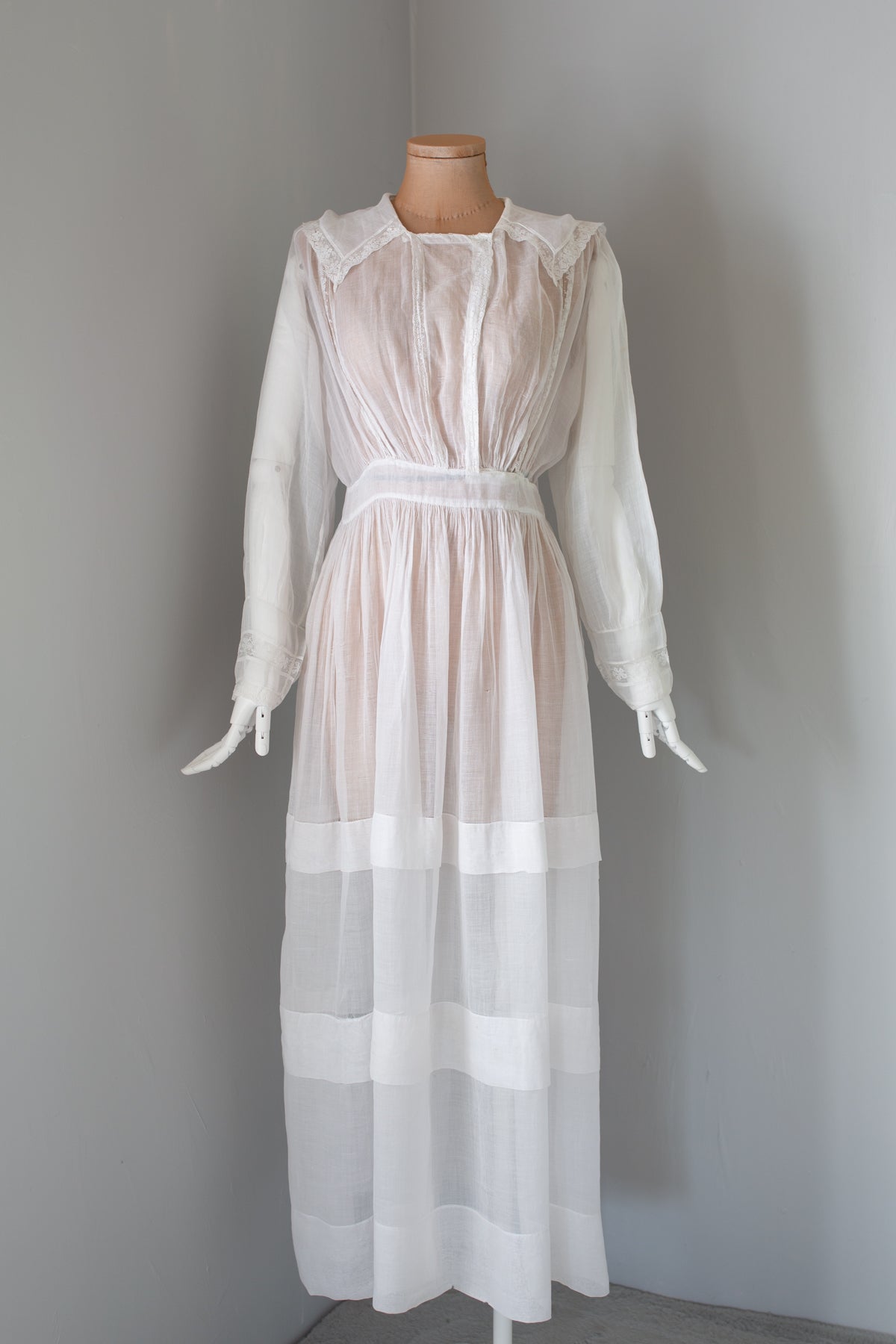 white muslin dress Antique Edwardian 1910s Cotton – ALEXANDRA-KING Size:L Petite pearl button layered looks Jodie Dress, in Moss