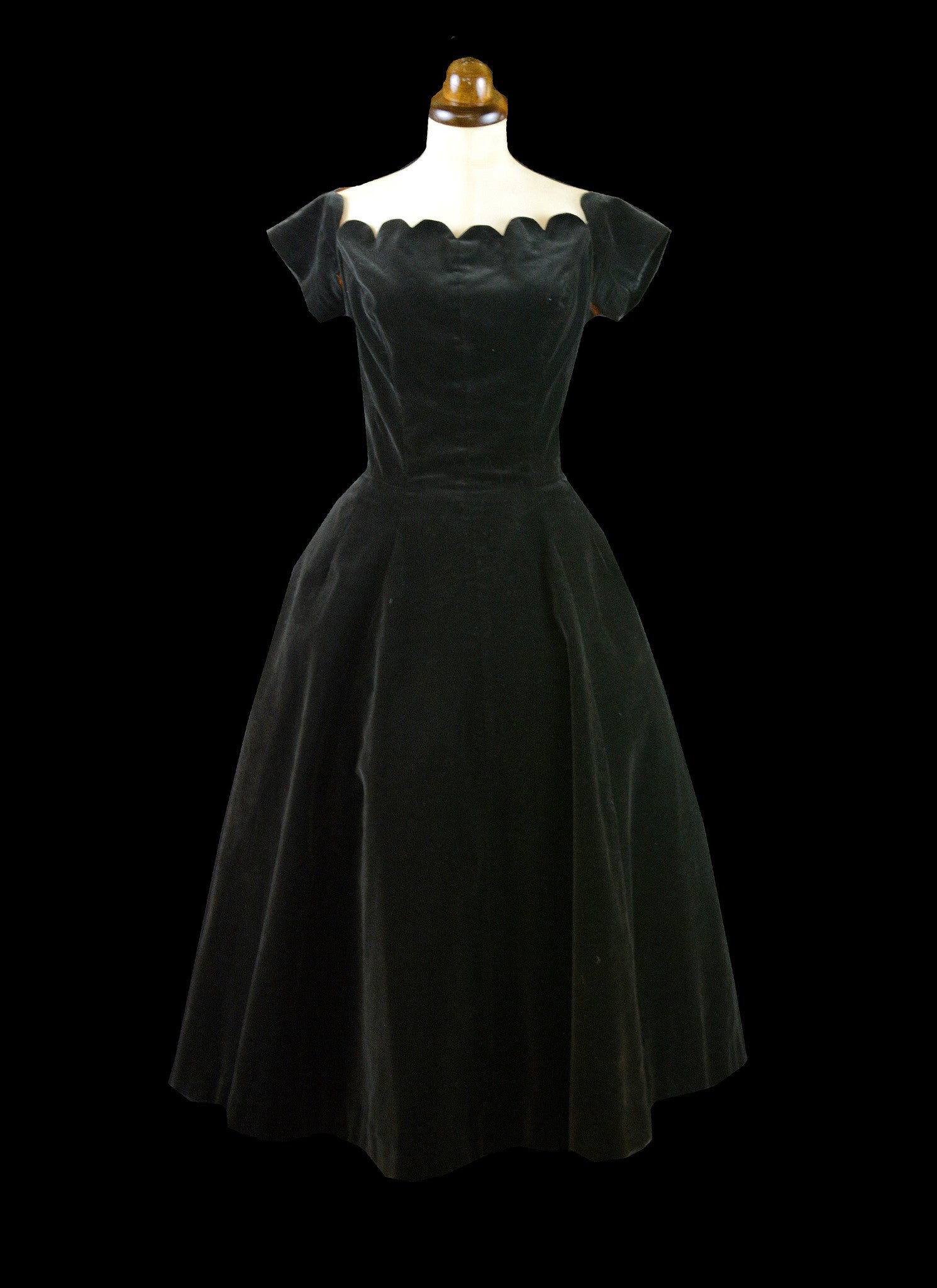 Vintage 1950s Charcoal Black Velvet Scallop Dress – ALEXANDRA-KING