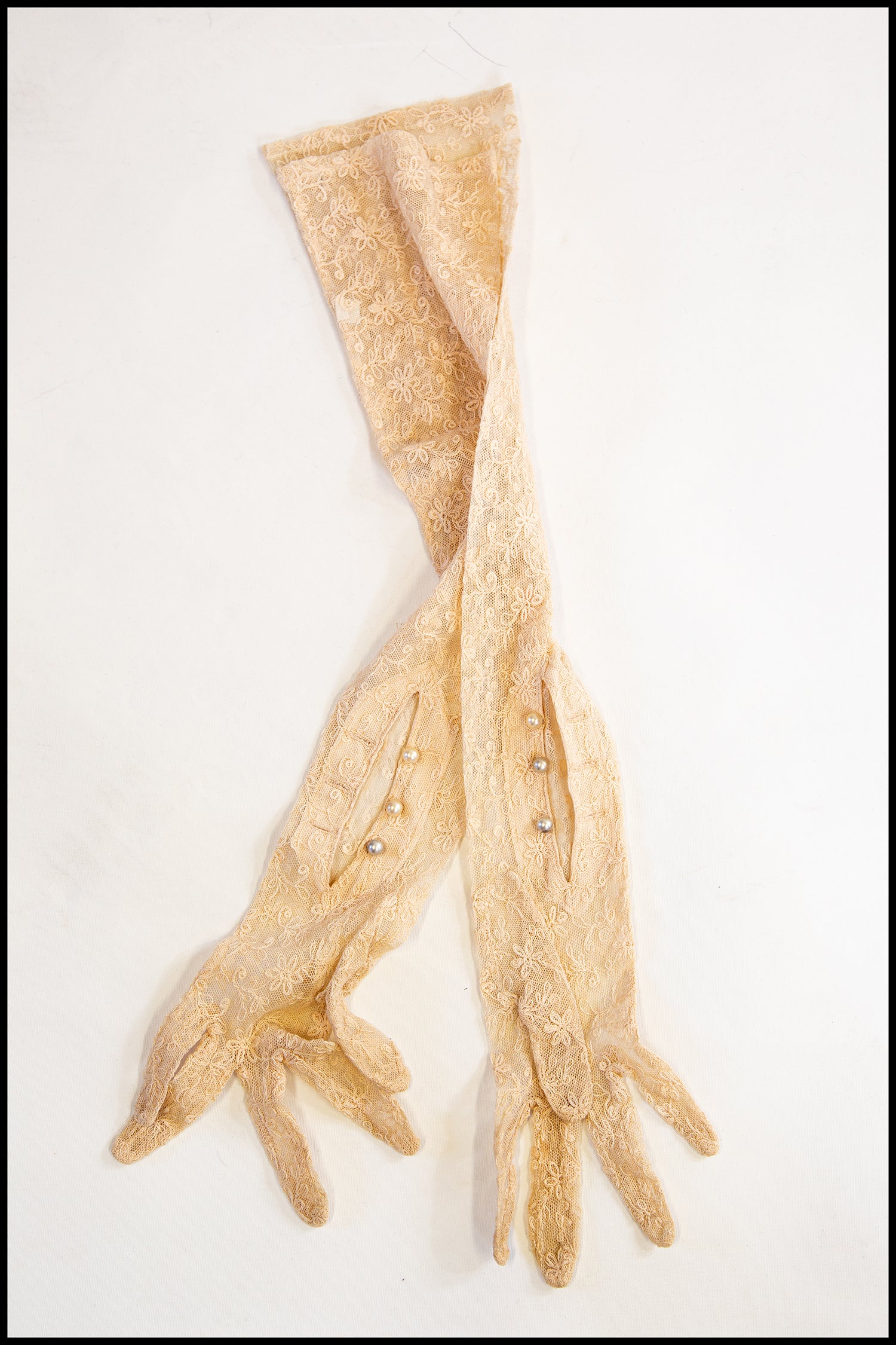 Vintage 1930s Long Lace Gloves – ALEXANDRA-KING