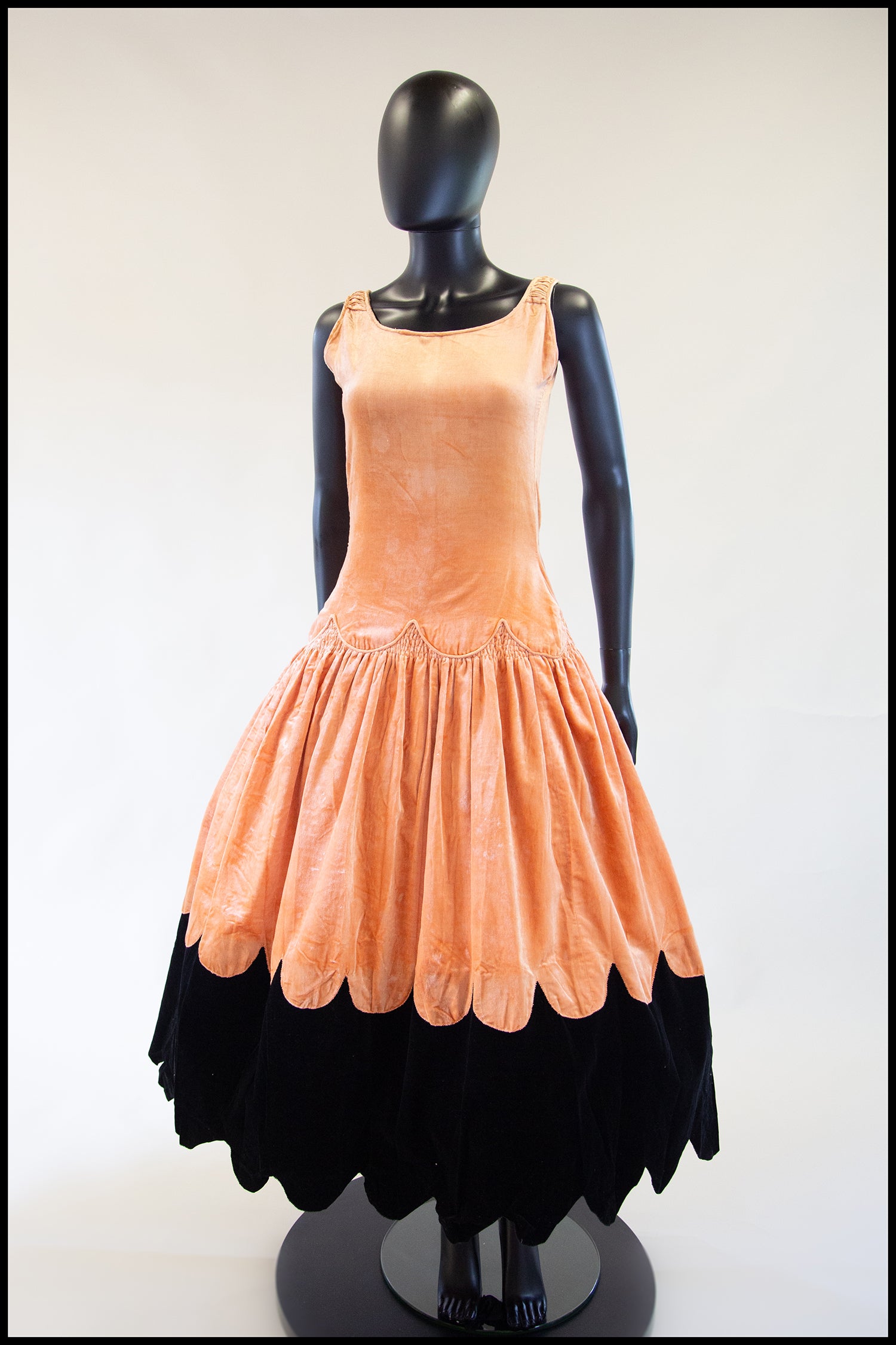 short velvet dress Cassidy Short Velvet Contrast Dress Black/Hot Pink / 0