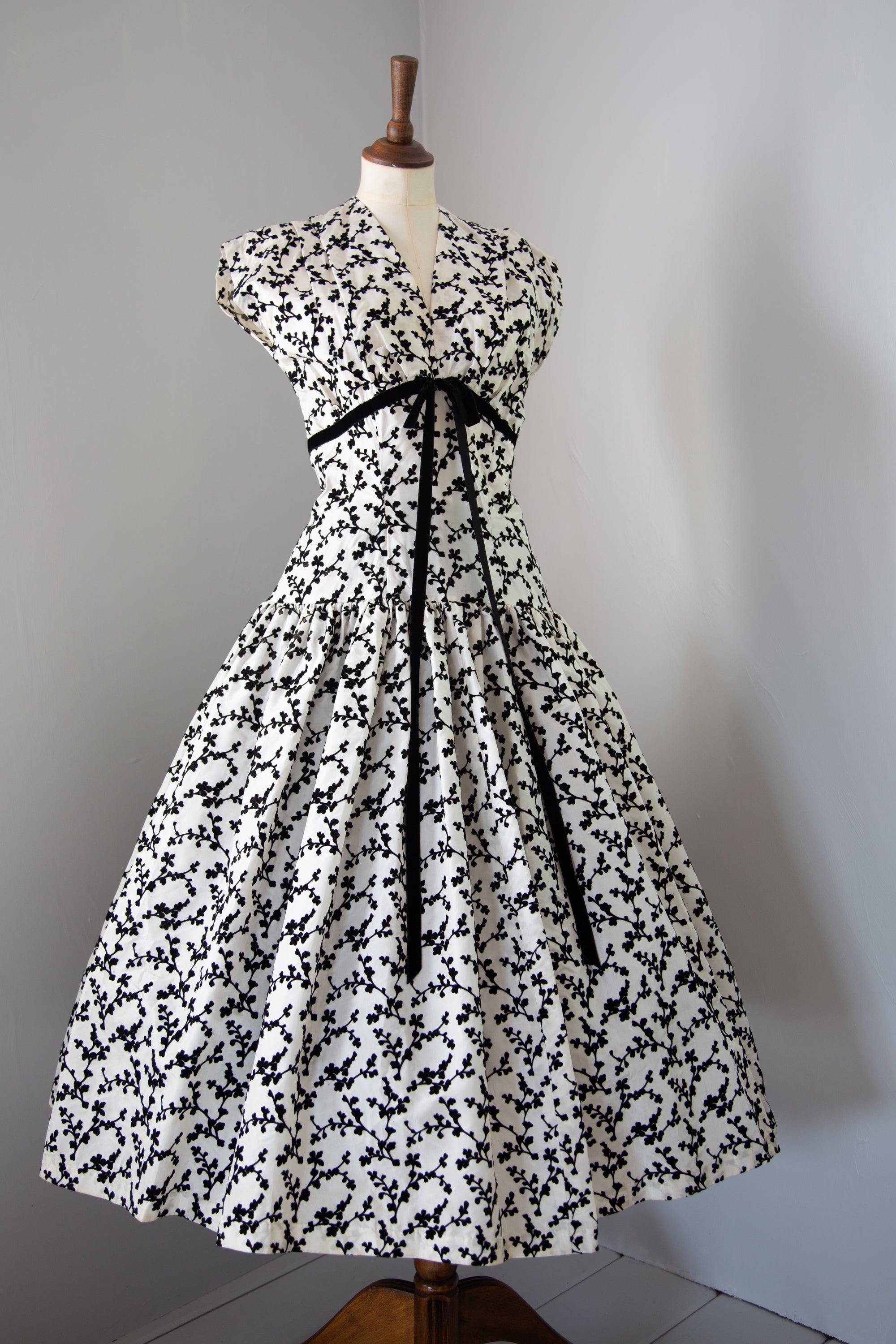 Vintage 1950s Monochrome Flocked Taffeta Cocktail Dress Vintage 1950s Monochrome Flocked Taffeta Cocktail Dress