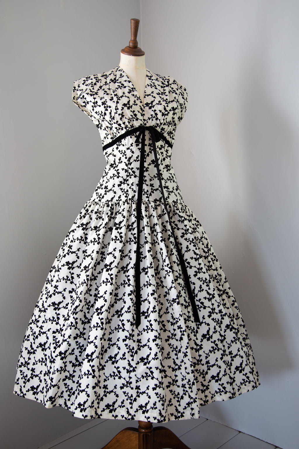 Vintage 1950s Monochrome Flocked Taffeta Cocktail Dress – ALEXANDRA-KING