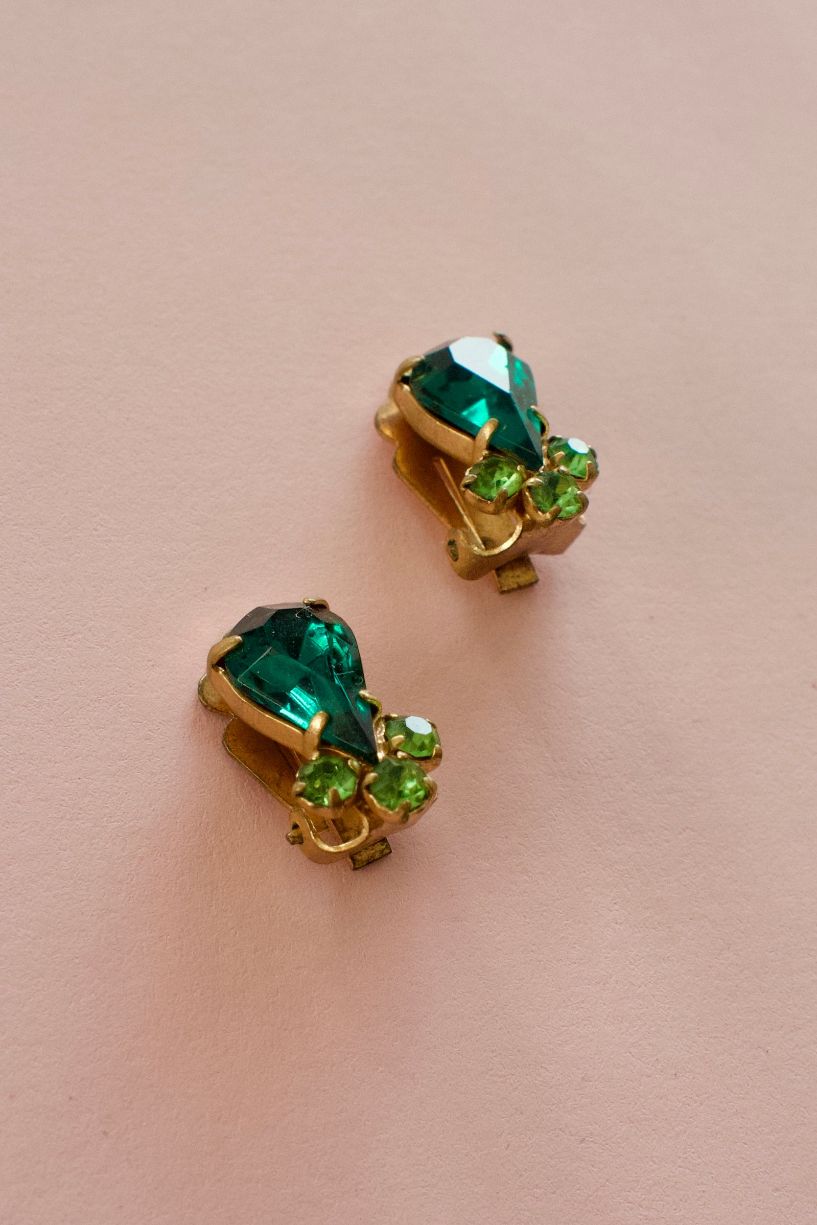 Vintage 1950s Emerald Green Rhinestone Earrings