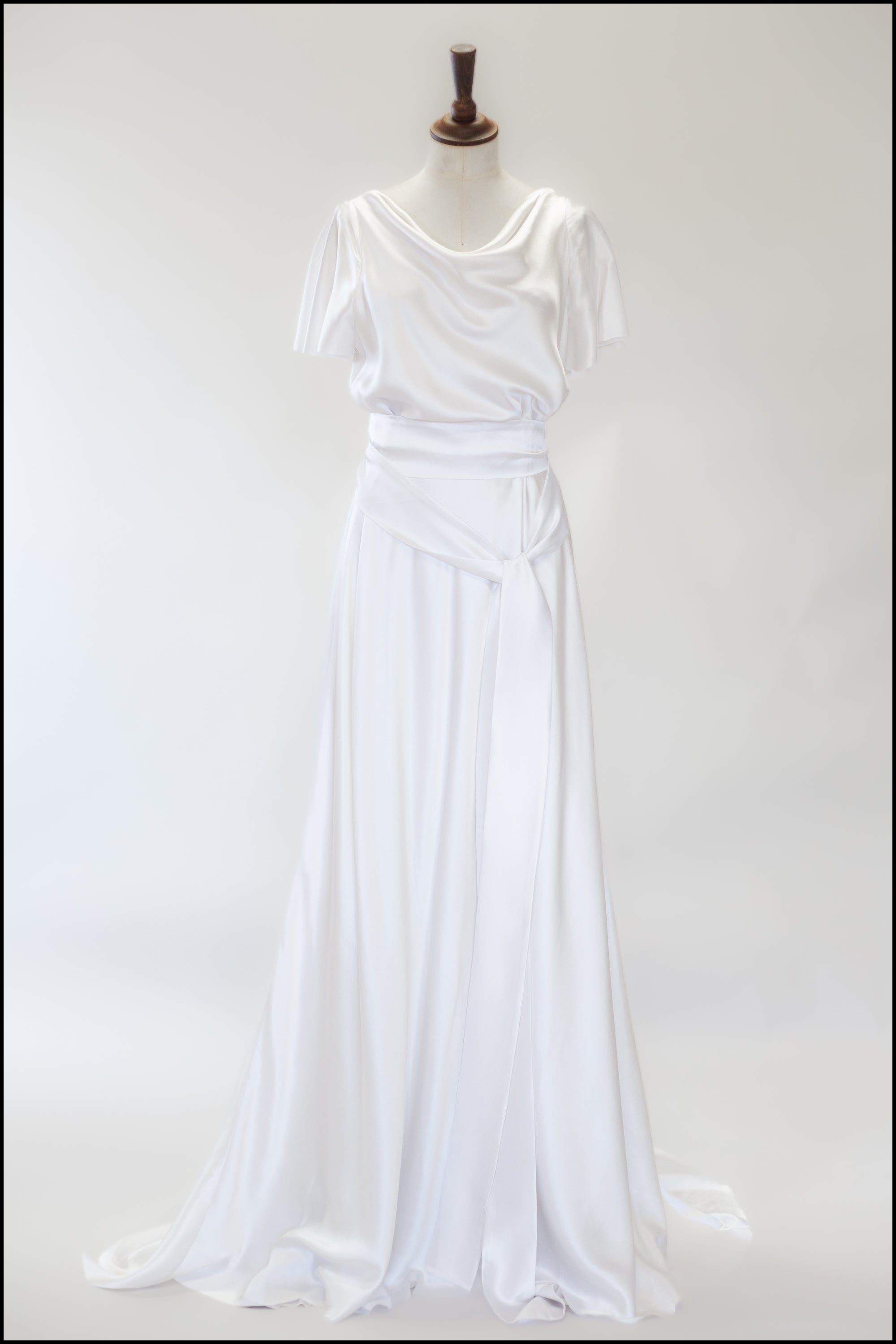 Pearl White Silk Night Ladies Gown at Best Price in Kunming | Beijing  Lingerie Trade Co., Ltd.