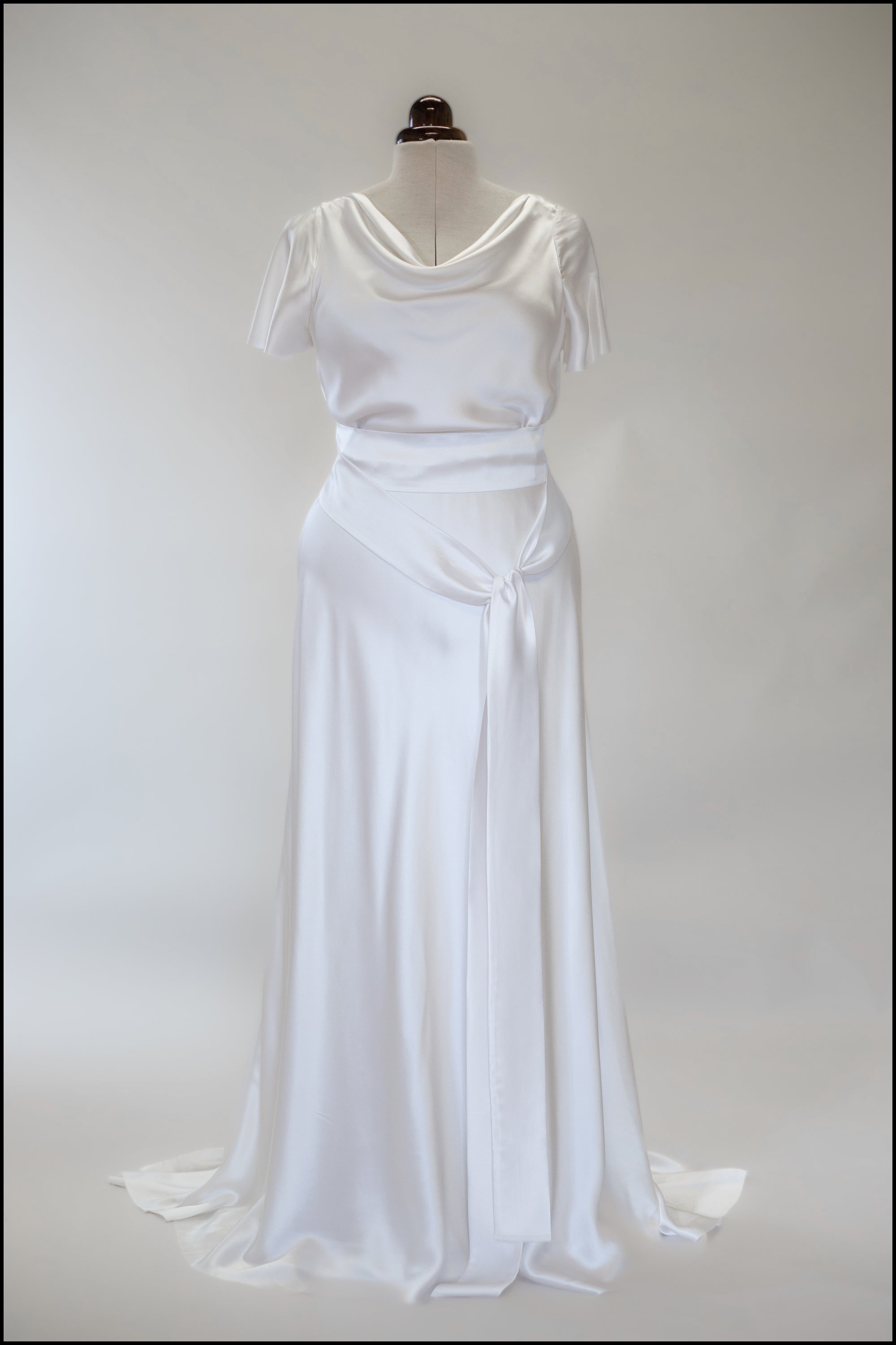 satin effect cut out dress white ZARA WOMAN NWT SS22 WHITE SATIN EFFECT CUT OUT DRESS ALL SIZES 2662/331