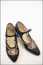 Antique 1950s Black Silk Embroidered Shoes Size 5