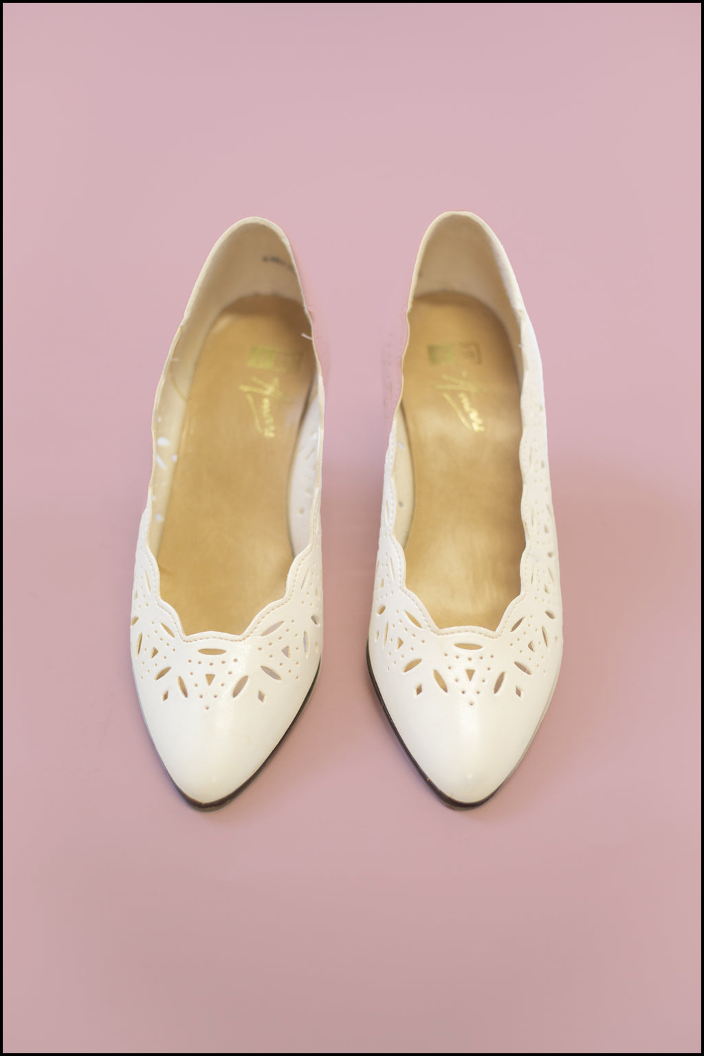 Vintage 1980s White Scallop Shoes Size 5