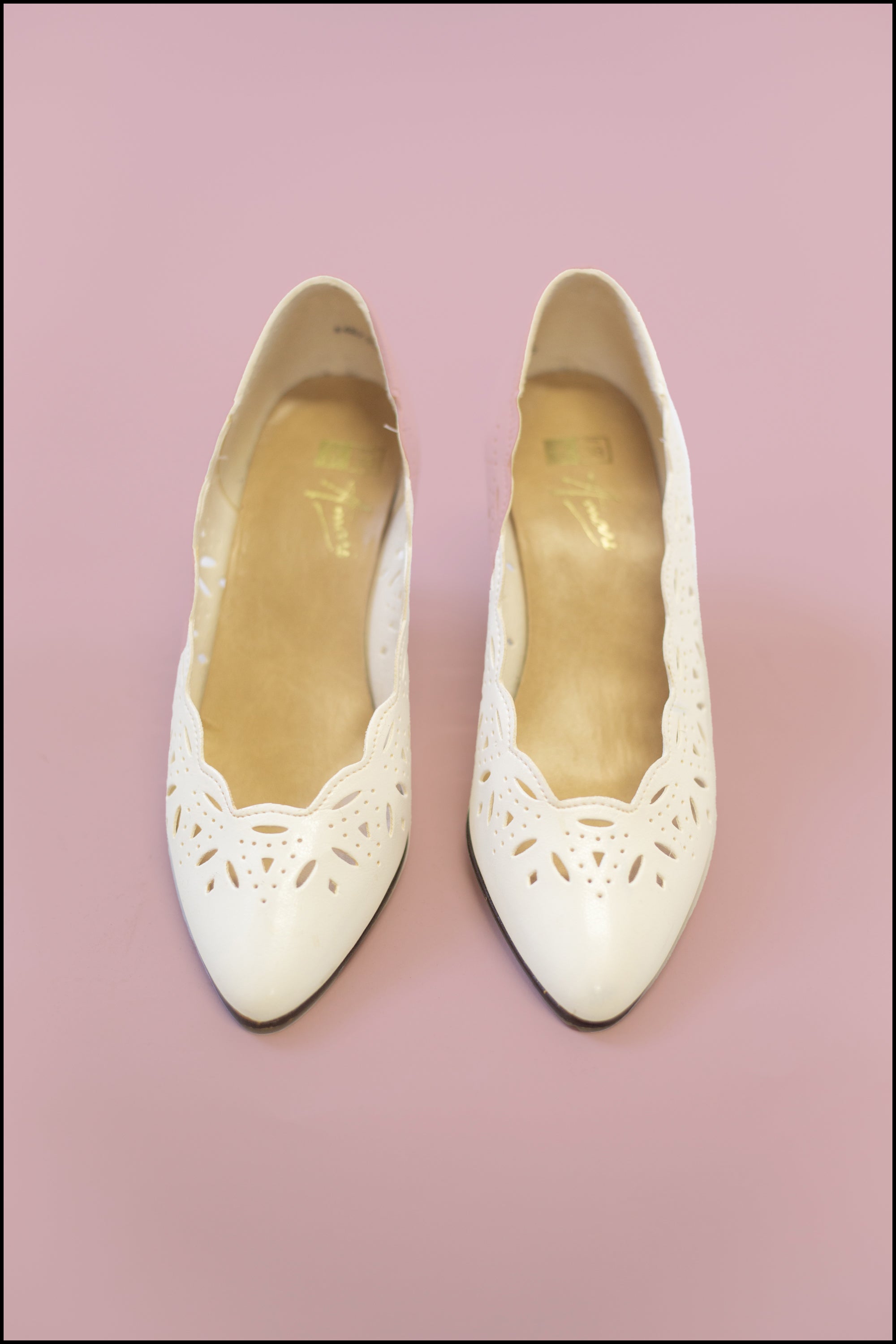 Vintage 1980s White Scallop Shoes Size 5