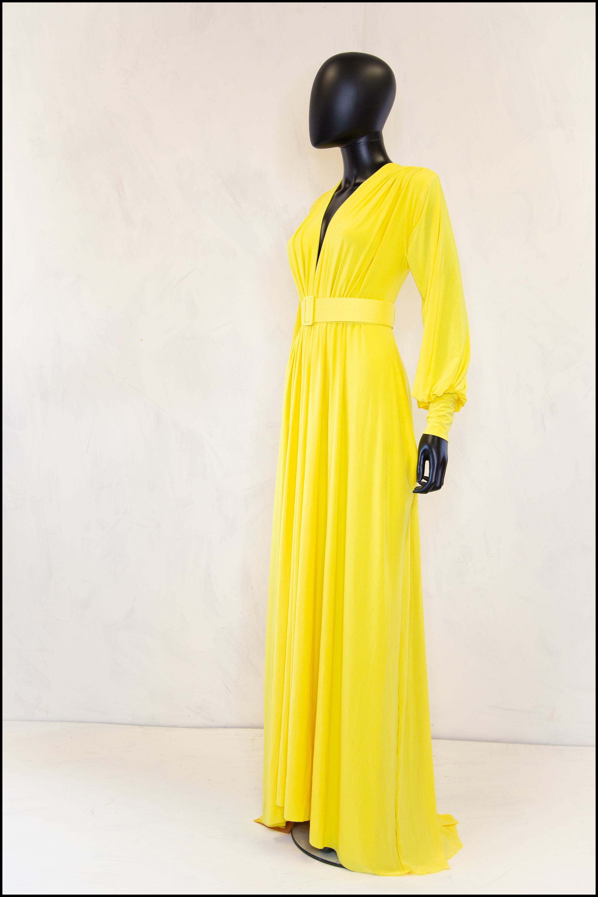 Hourglass - Yellow Formal Dress | Halter Plunge Neckline Fitted Mermaid –  STUDIO MINC