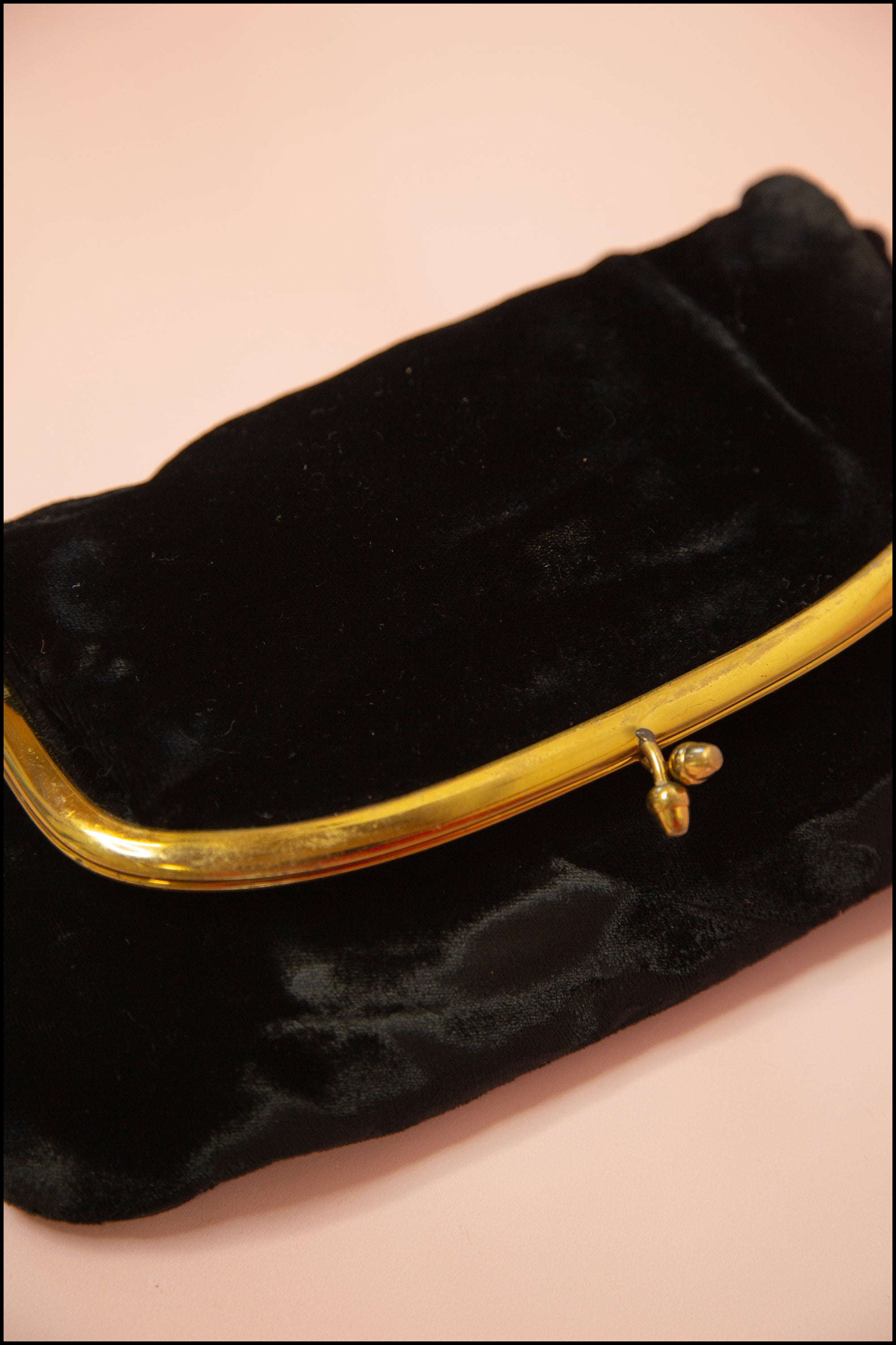 Vintage 1940s Black Velvet Folding Purse – ALEXANDRAKING