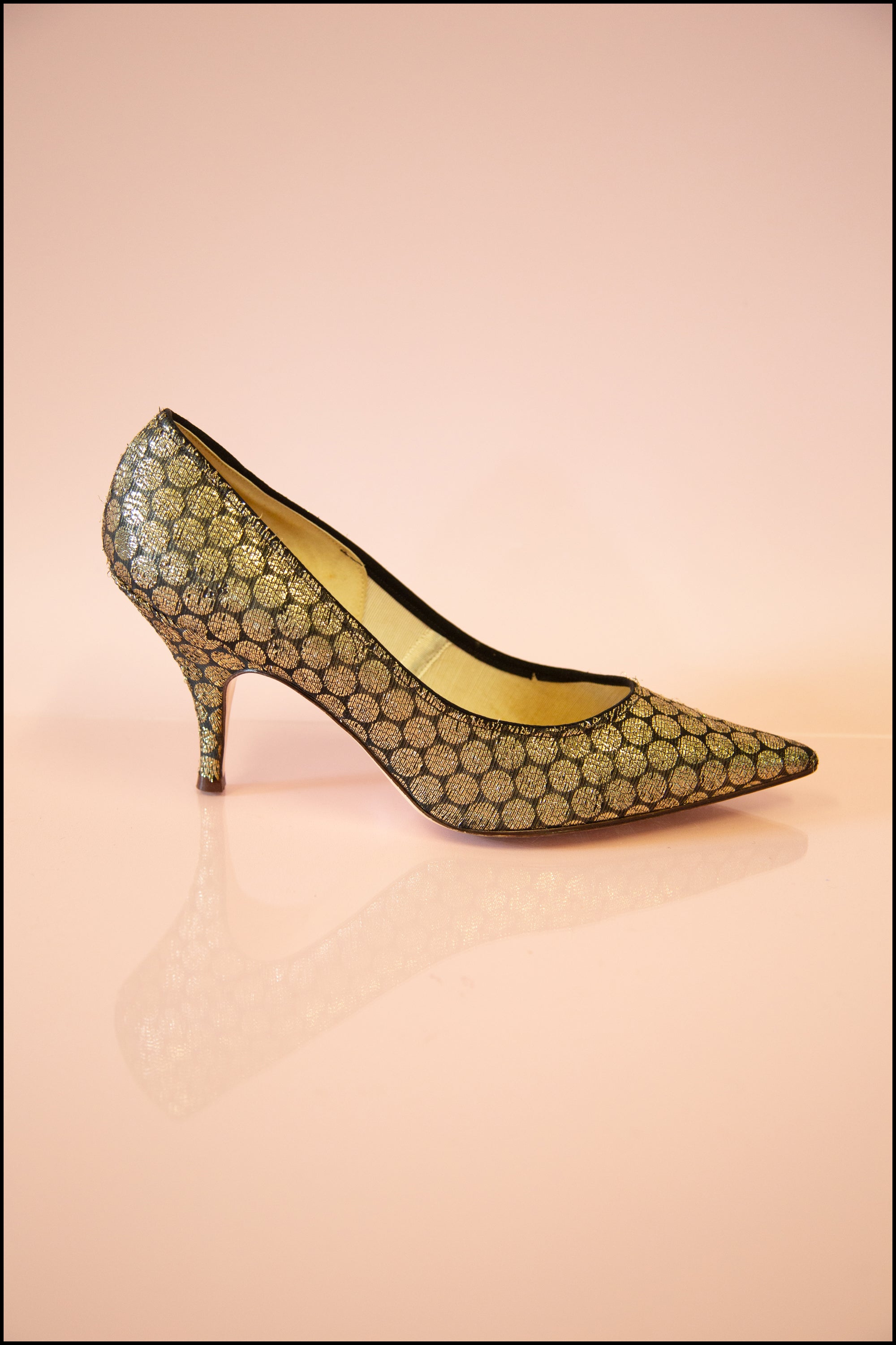Vintage 1950s Gold Polka Dot Shoes Size 5 – ALEXANDRAKING