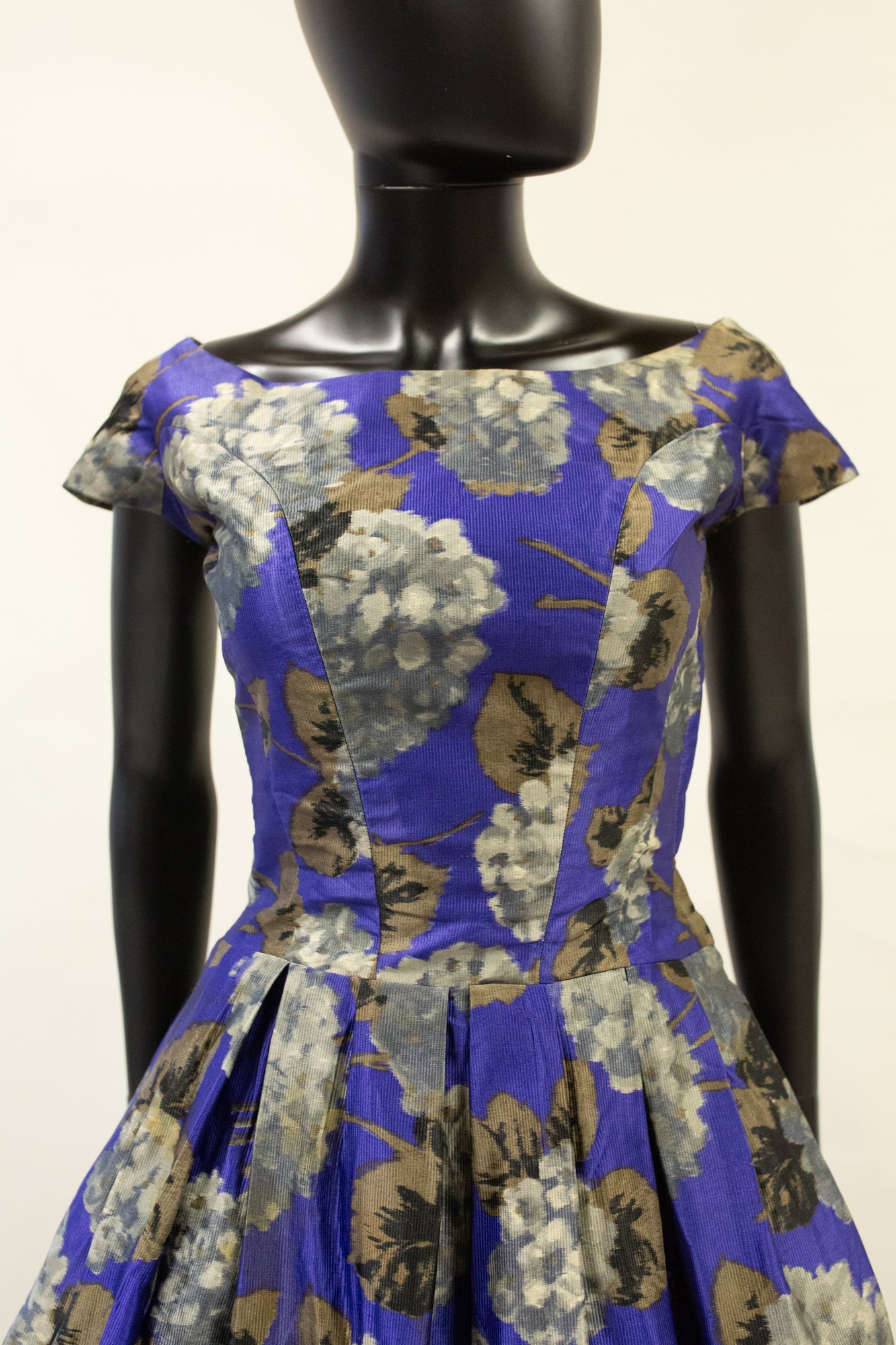 Vintage 1950s Purple Hydrangea Dress