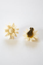 Vintage 1960s Plastic Daisy Earrings