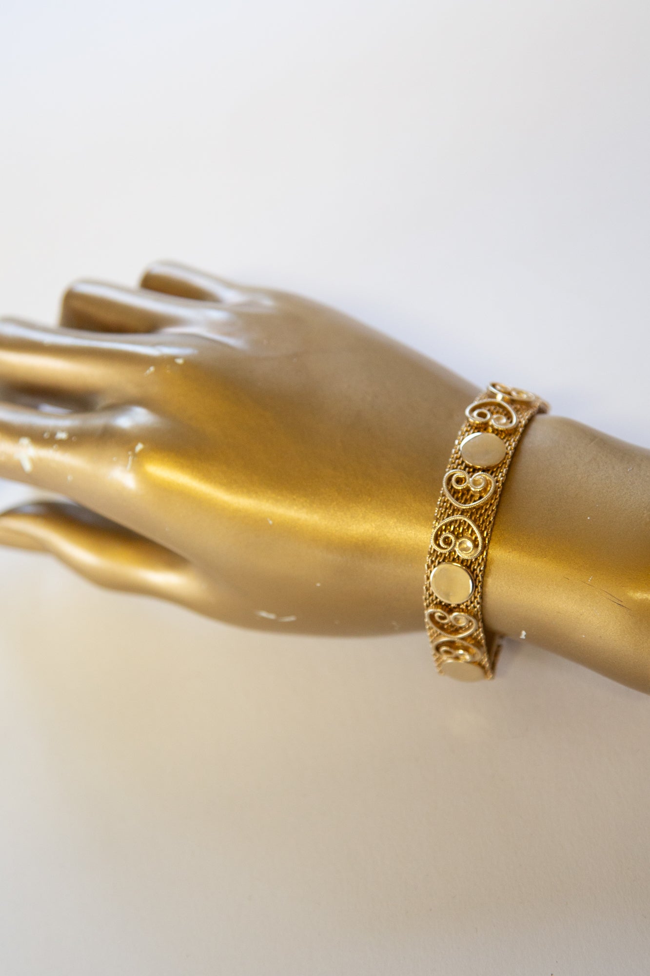 Vintage 1960s Gold Tone Sweetheart Bracelet