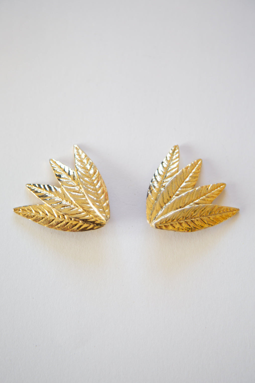 Vintage 1980s Large Gold Leaf Earrings