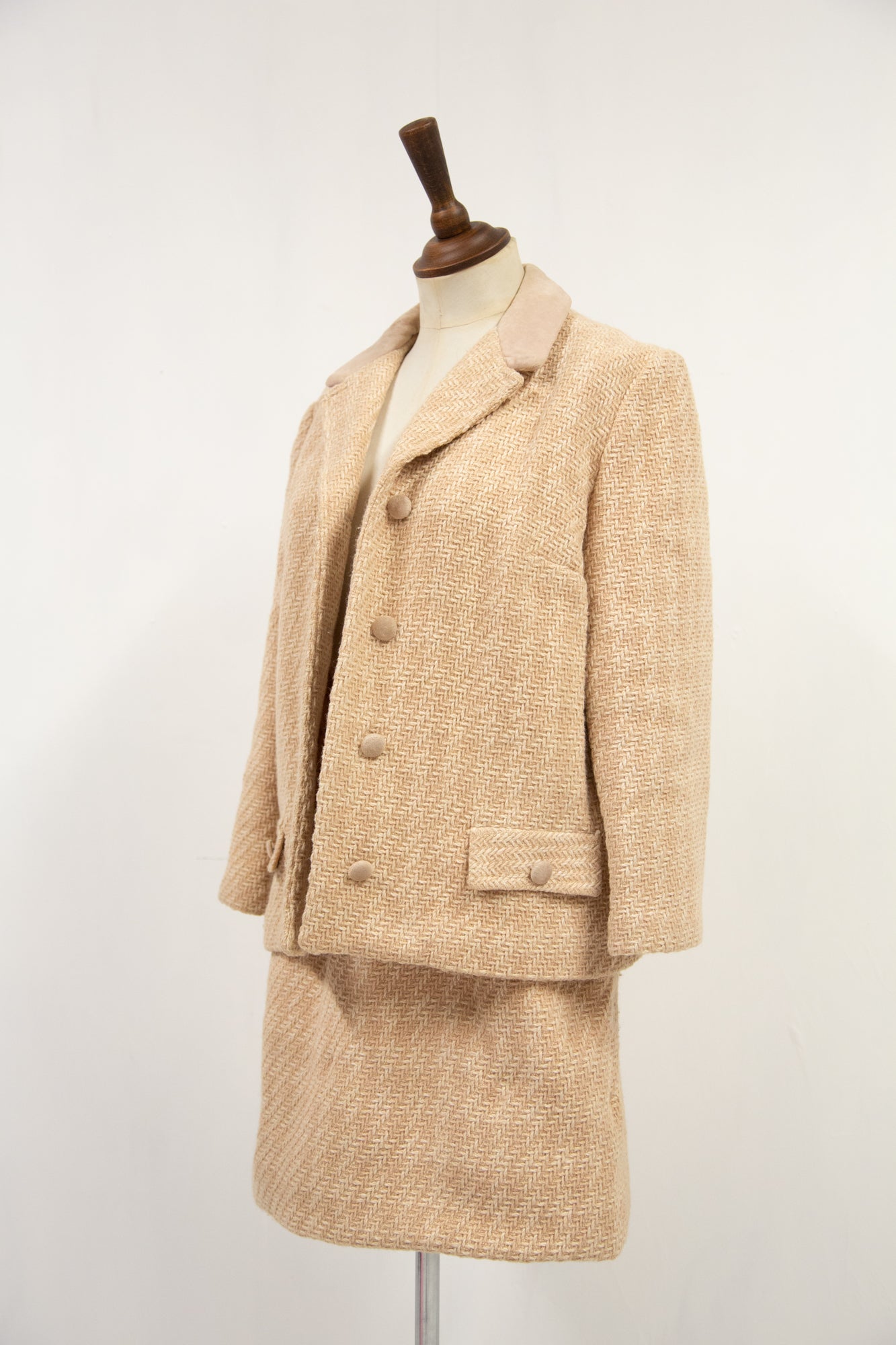 Vintage 1960s Champagne Tweed Skirt Suit