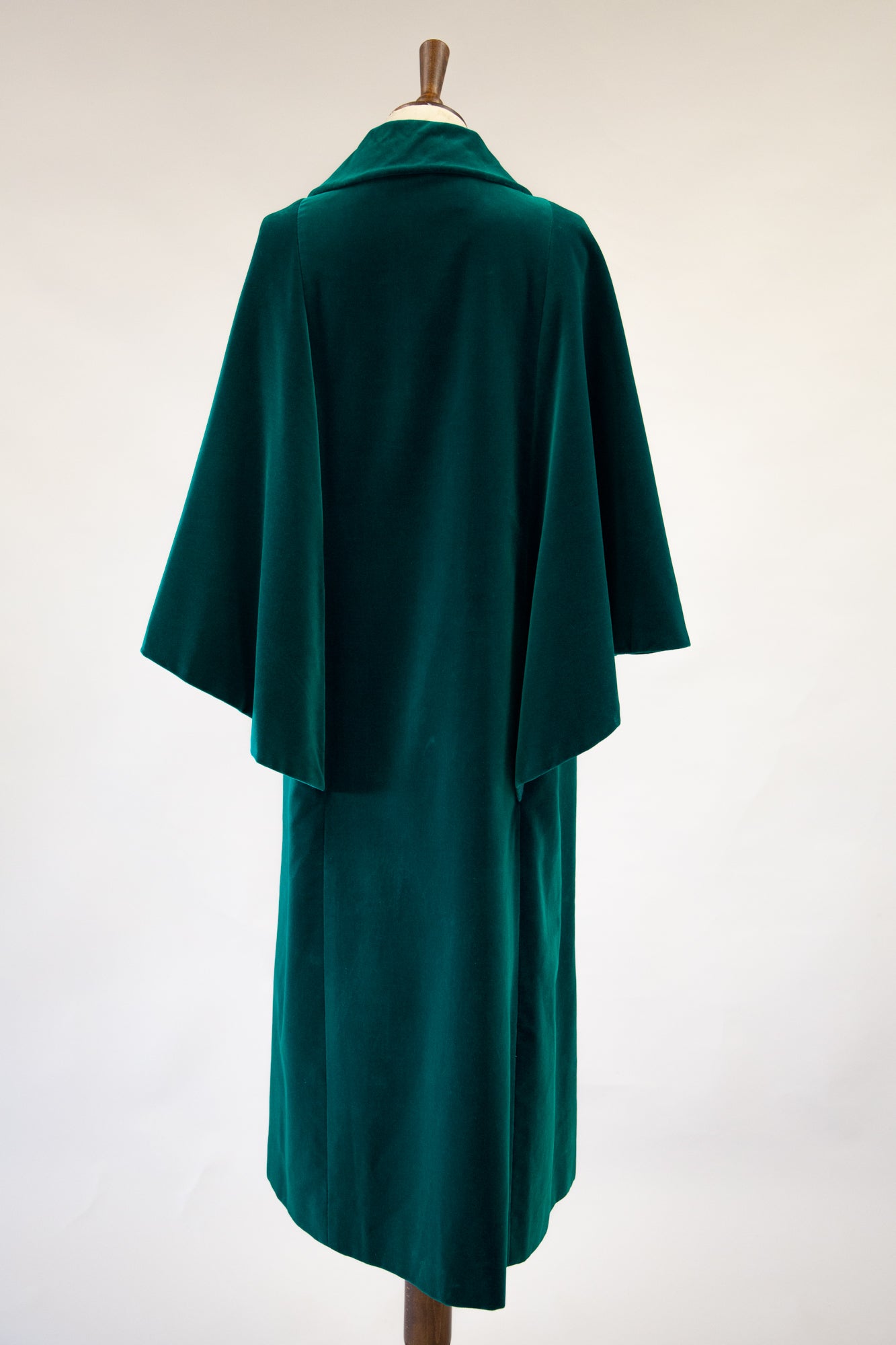 Vintage 1970s Green Velvet Cape Coat – ALEXANDRA-KING