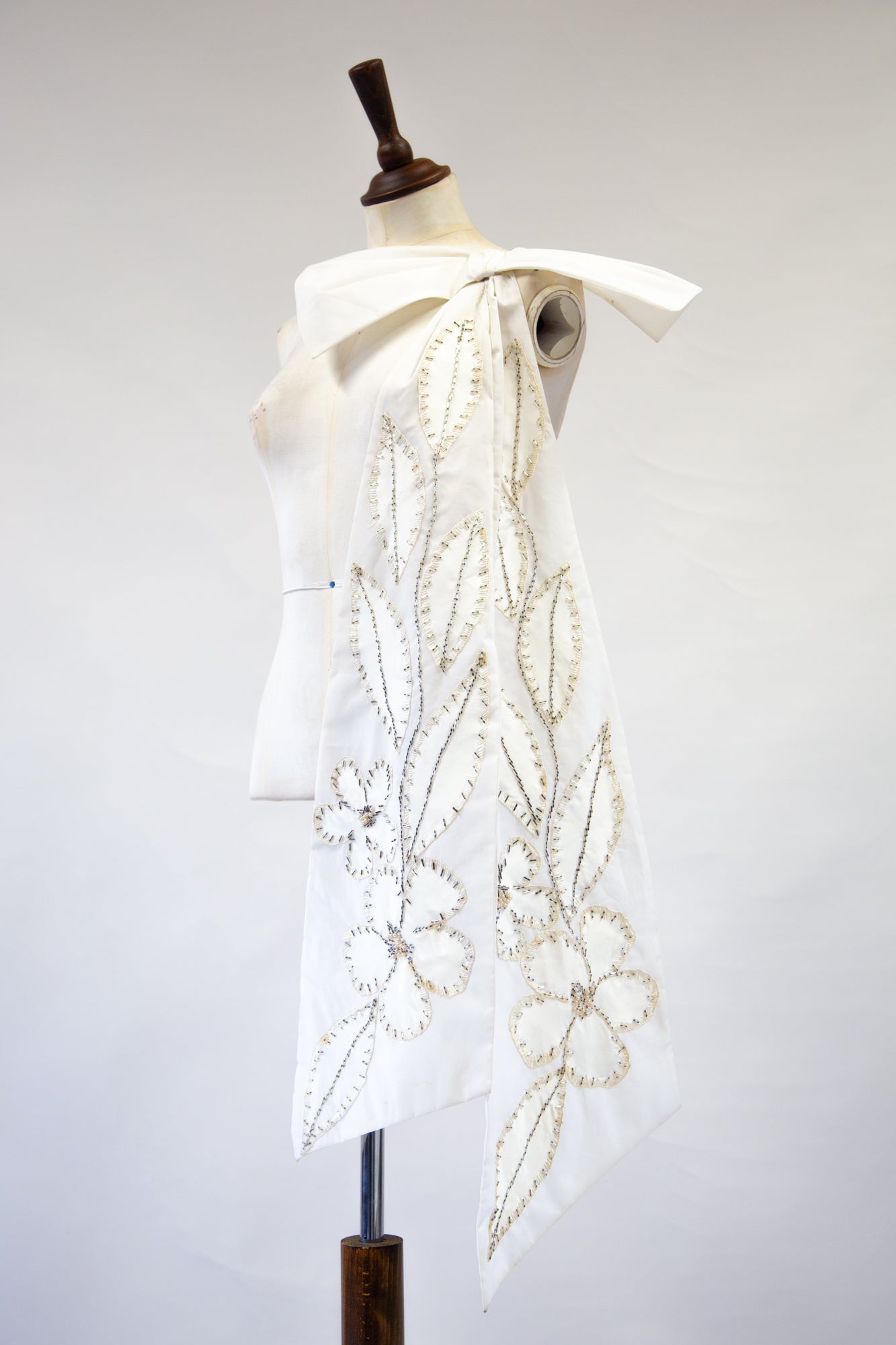 Vintage 1950s Large Ivory Beaded Bow