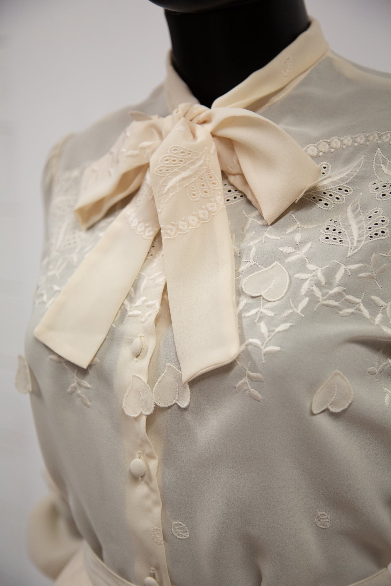 Vintage 1970s Cream Embroidered Blouse and Skirt Set