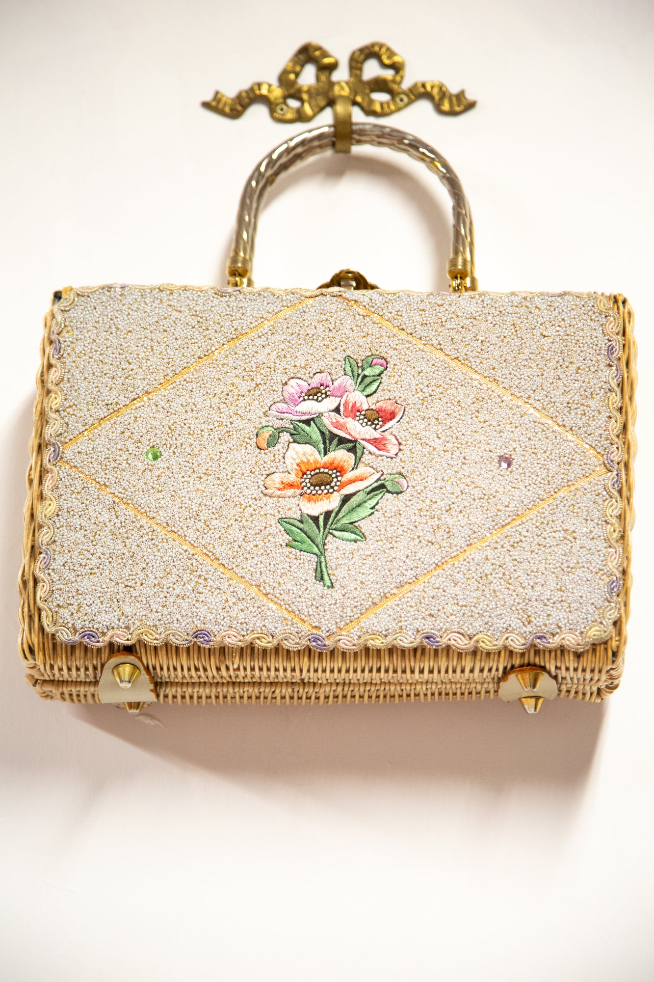 vintage 1950s beaded wicker hand bag 