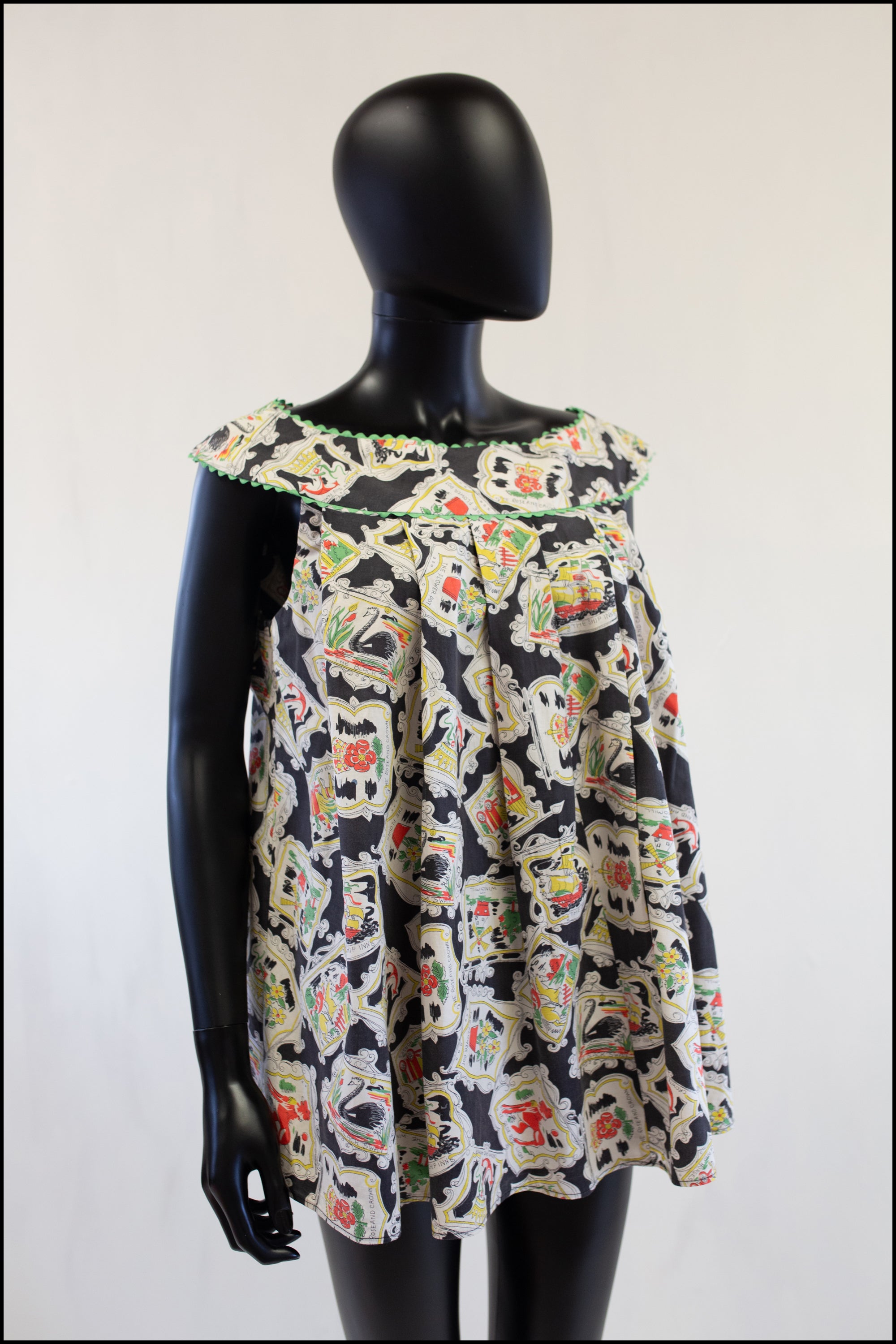 Vintage 1950s Novelty Pub Sign Smock Top