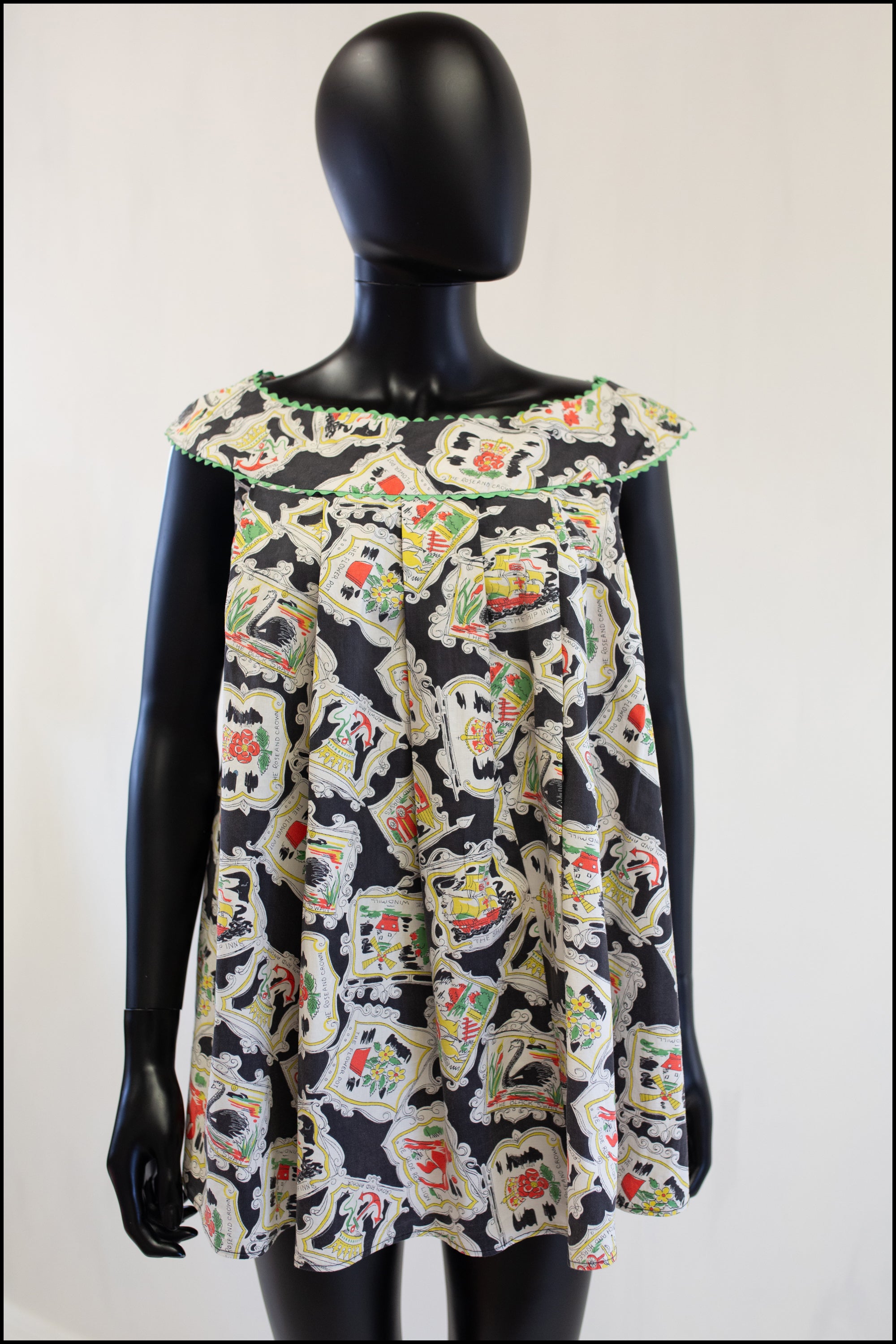 Vintage 1950s Novelty Pub Sign Smock Top