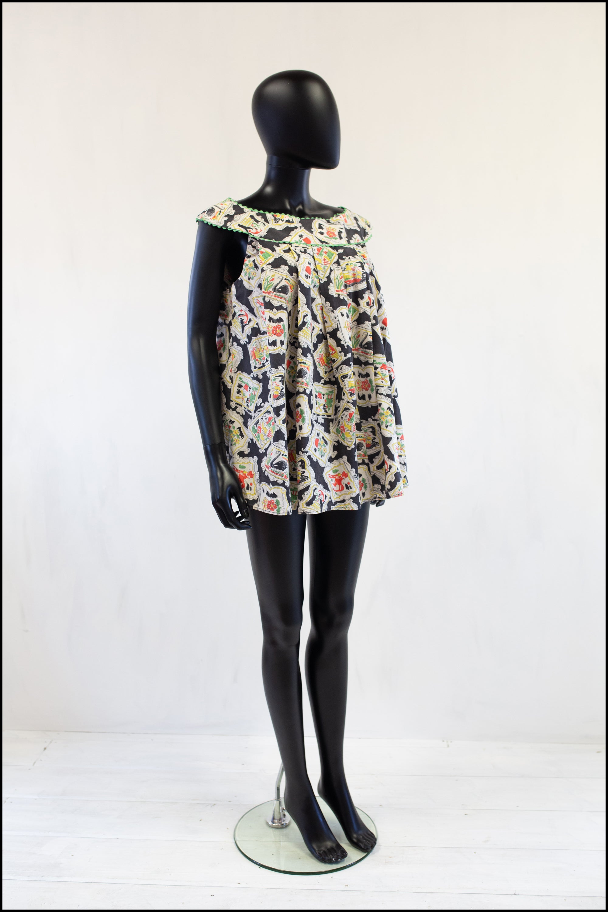 Vintage 1950s Novelty Pub Sign Smock Top