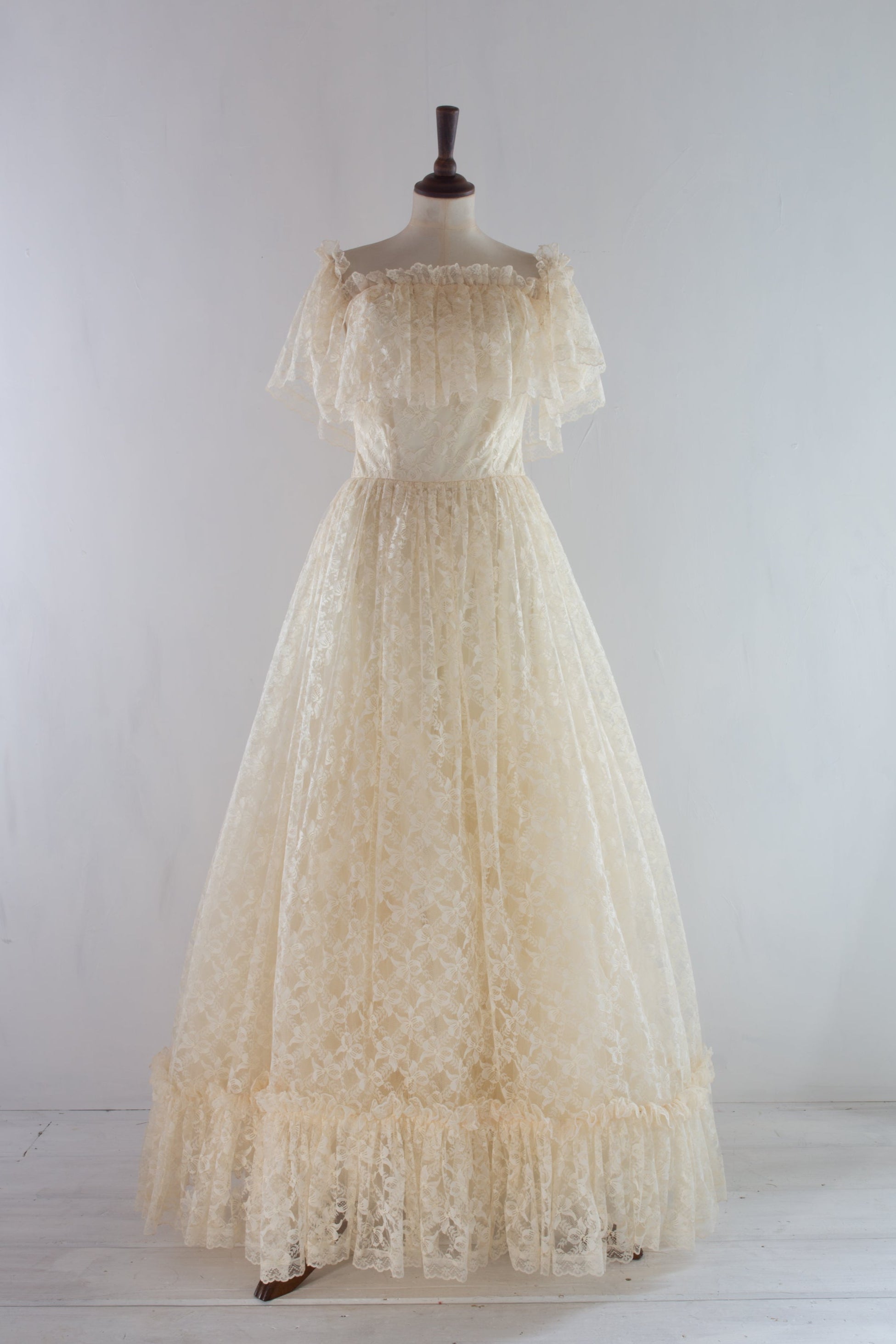 Vintage 1980s Cream Lace Victorian Wedding Dress