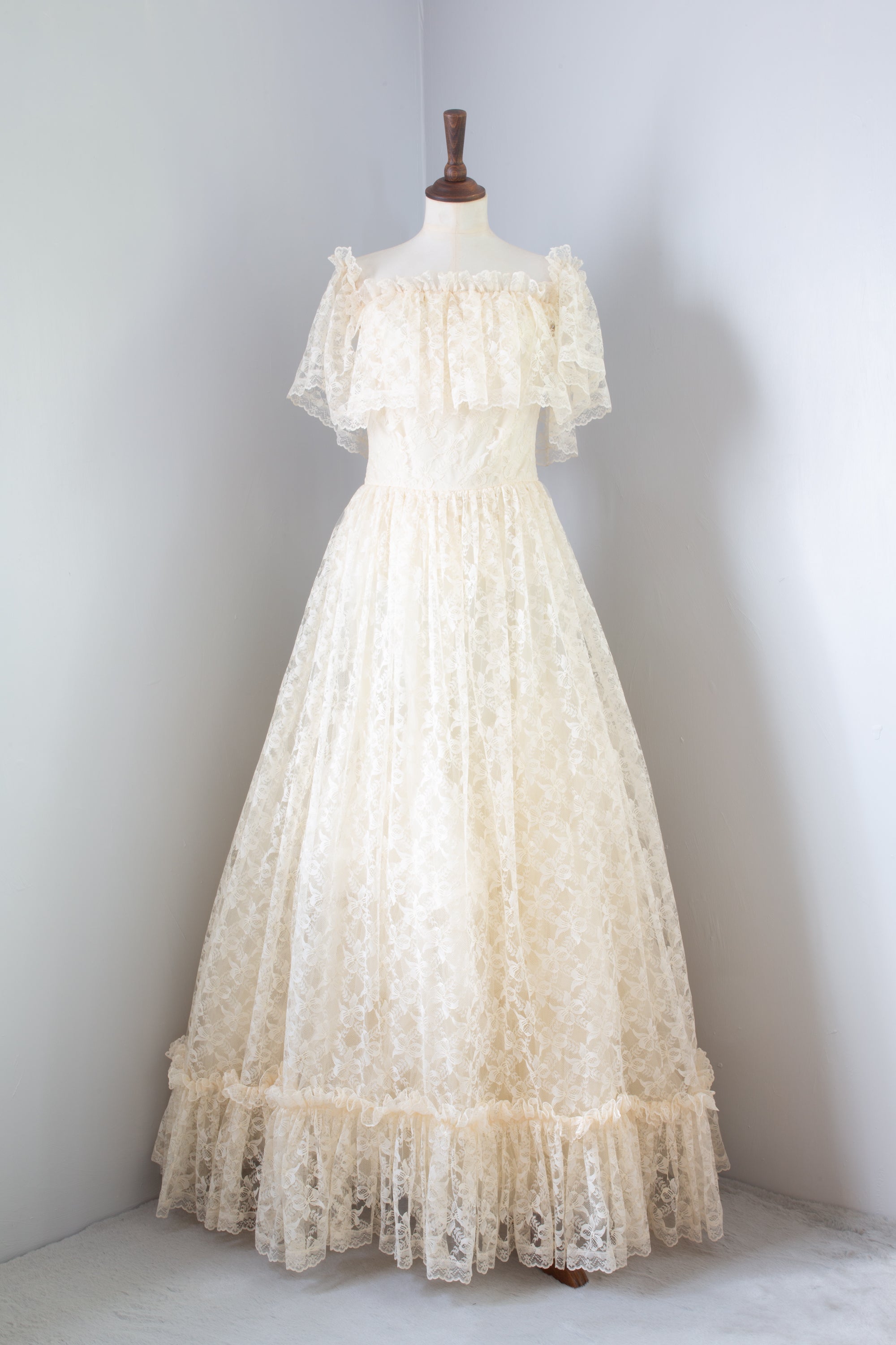Vintage 1980s Cream Lace Victorian Wedding Dress