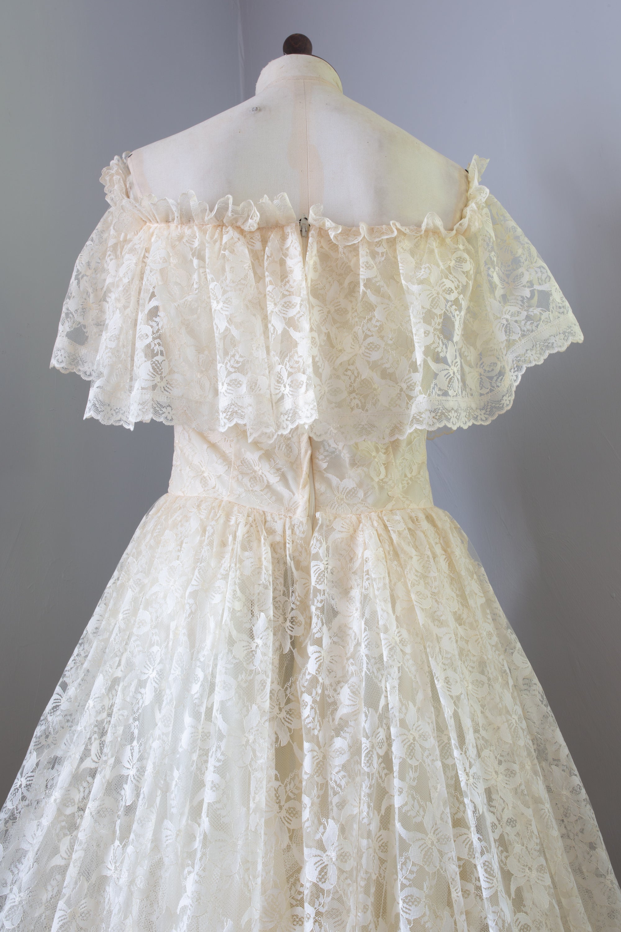 Vintage 1980s Cream Lace Victorian Wedding Dress