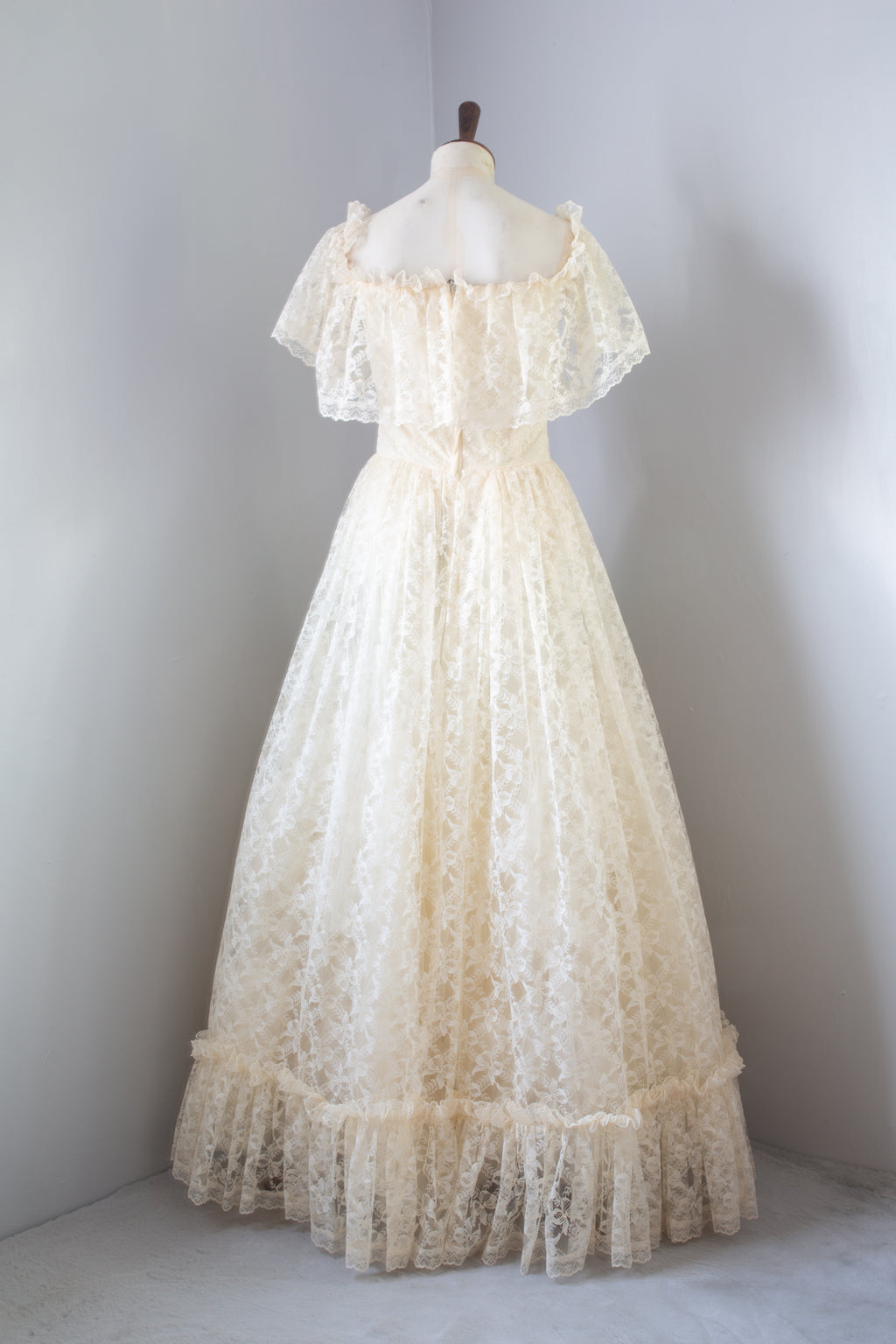 Vintage 1980s Cream Lace Victorian Wedding Dress