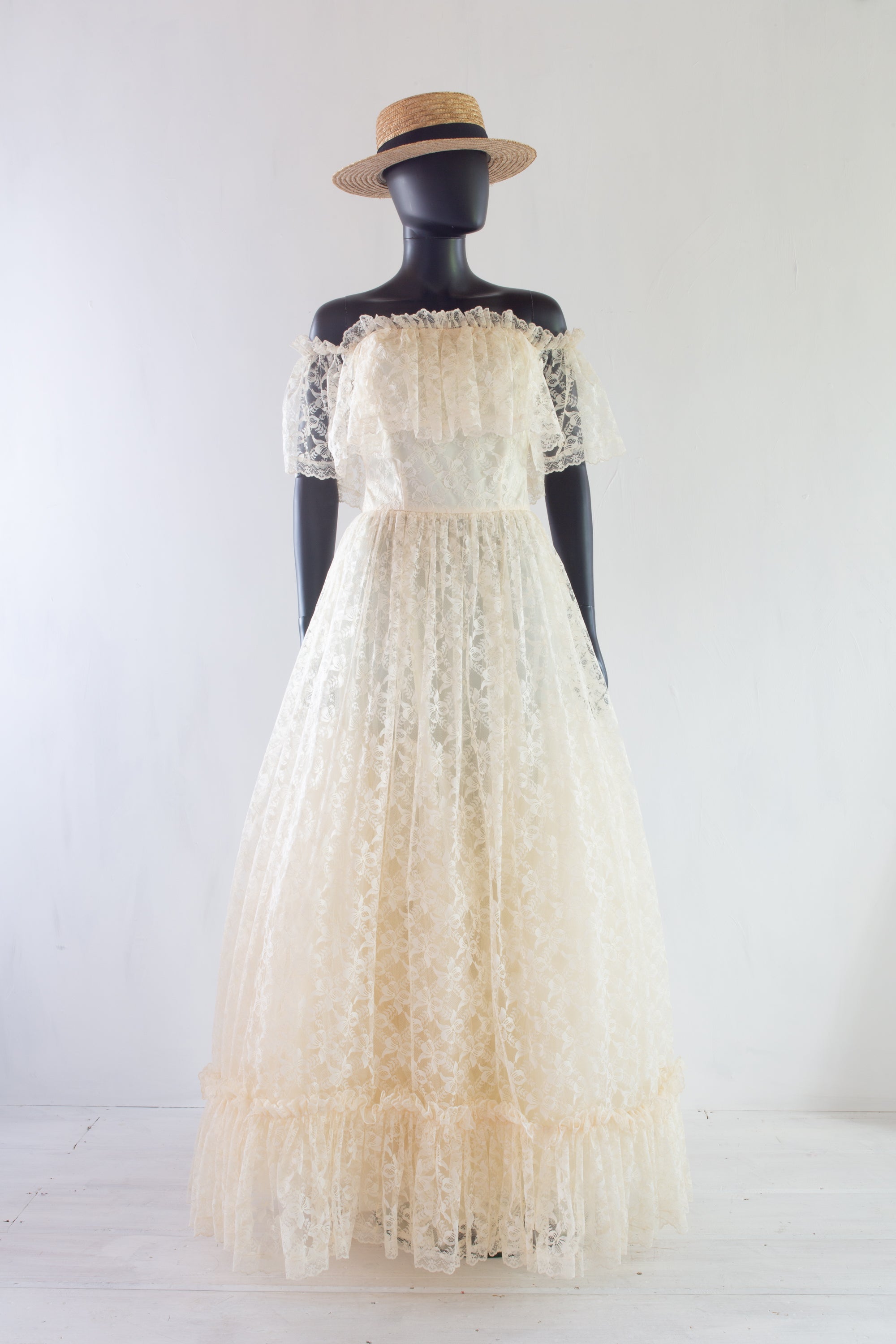 Vintage 1980s Cream Lace Victorian Wedding Dress