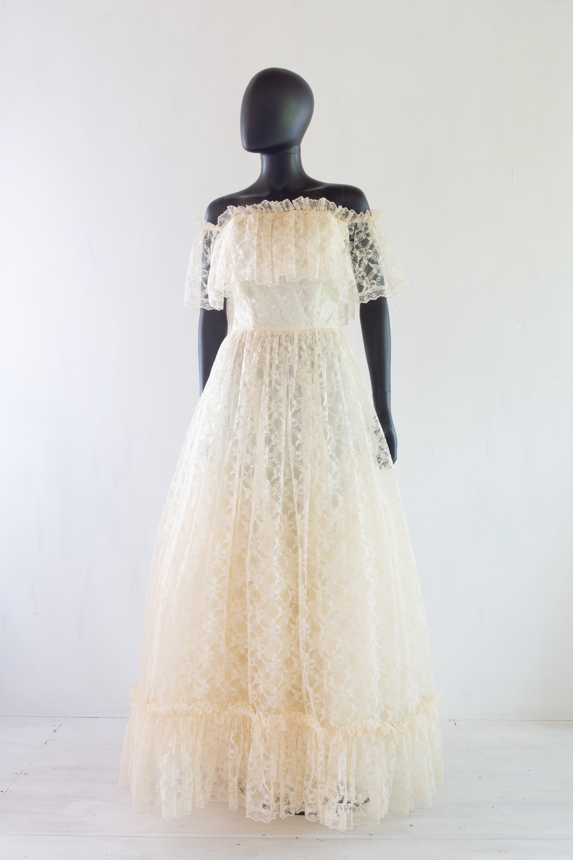 Vintage 1980s Cream Lace Victorian Wedding Dress