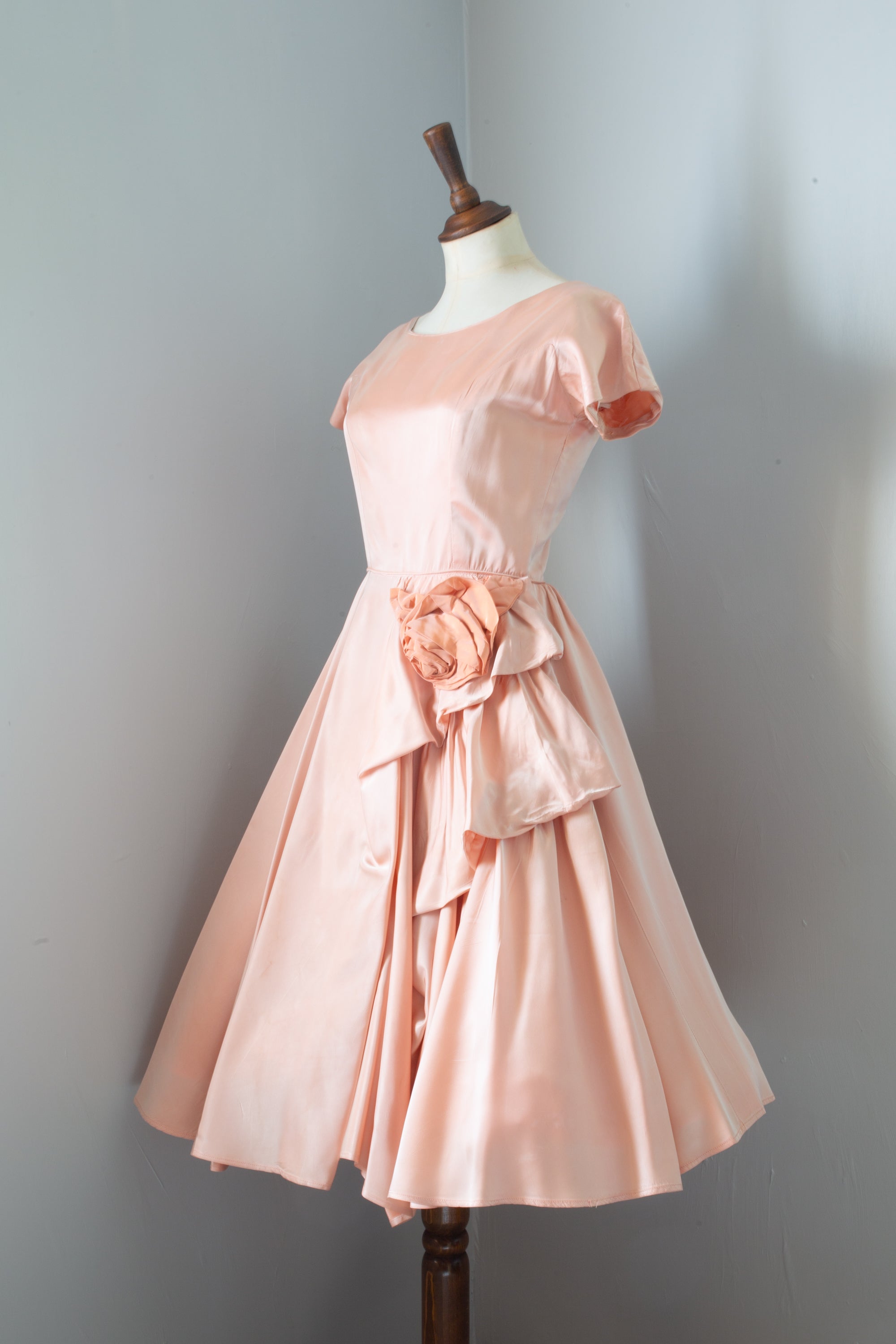 pink 50s dress Hot with White Collar Randall Designs without the extra fuss Hourglass swing dress in hot