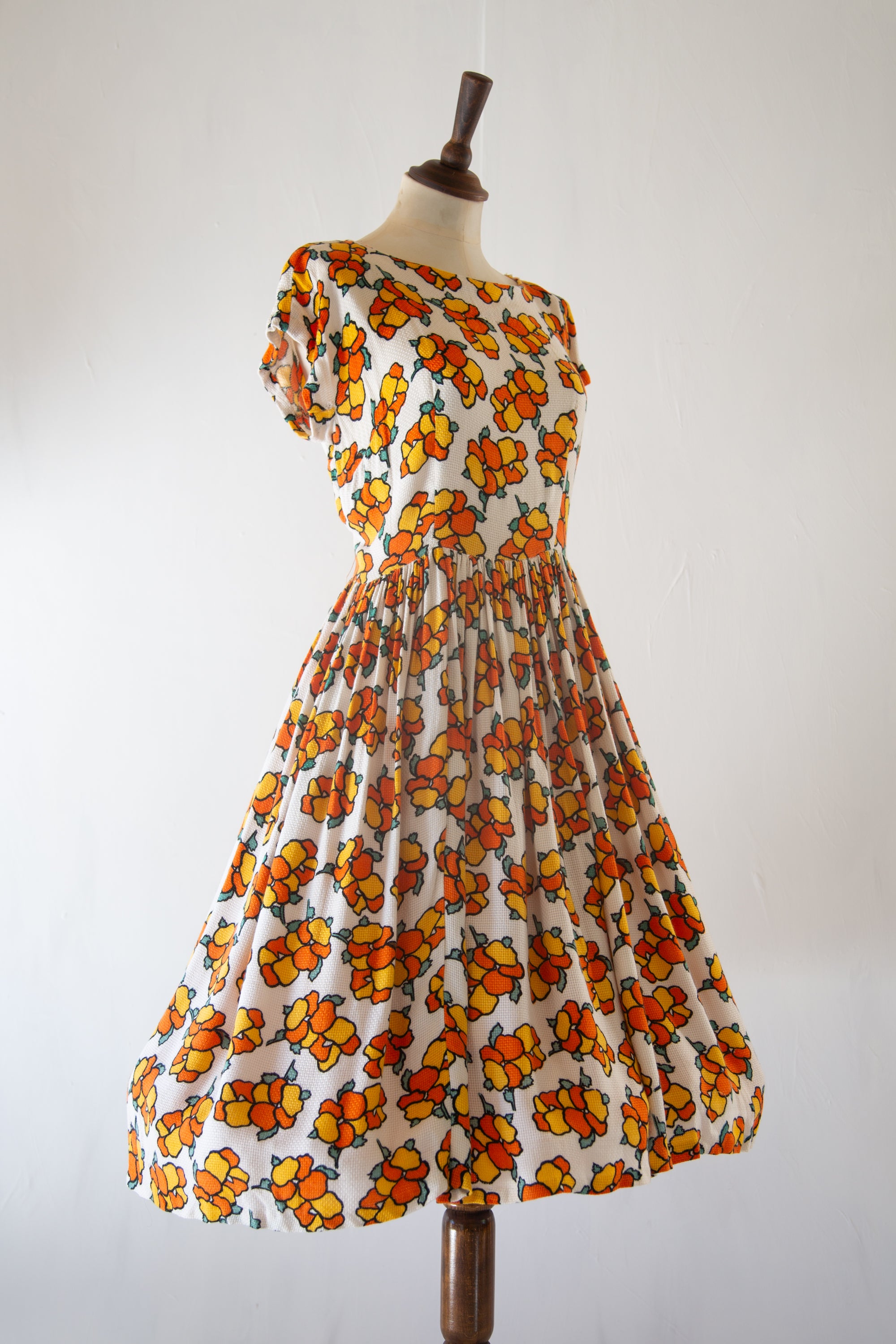 1940's style cocktail dresses Your Guide to the 1940s Cocktail Dress