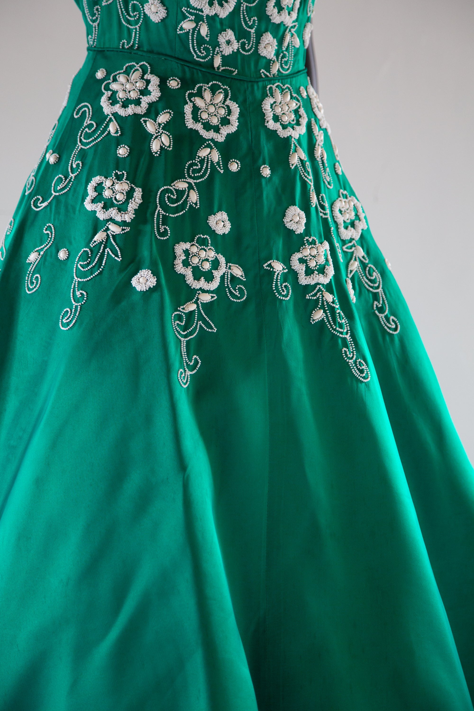 Vintage 1950s Green Beaded Cocktail Dress ALEXANDRA-KING Vintage 1950s Green Beaded Cocktail Dress ALEXANDRA-KING