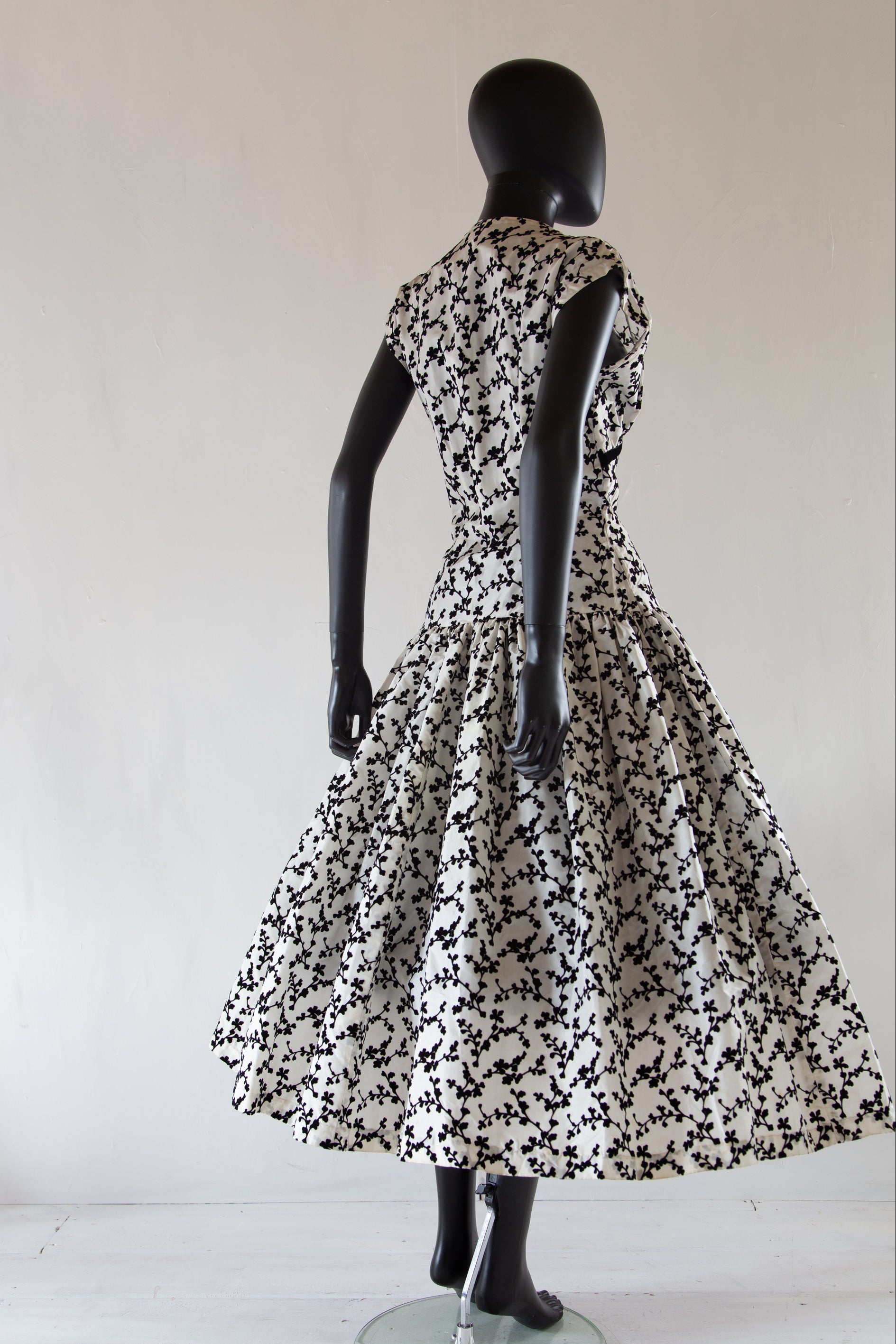 VINTAGE DRESSES – ALEXANDRA-KING