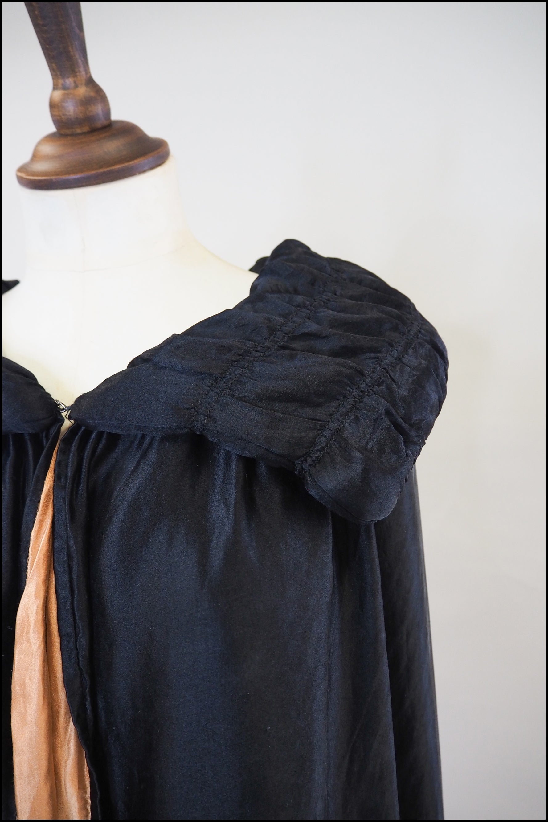 Vintage 1920s Black Silk Fringed Opera Cape – ALEXANDRA-KING