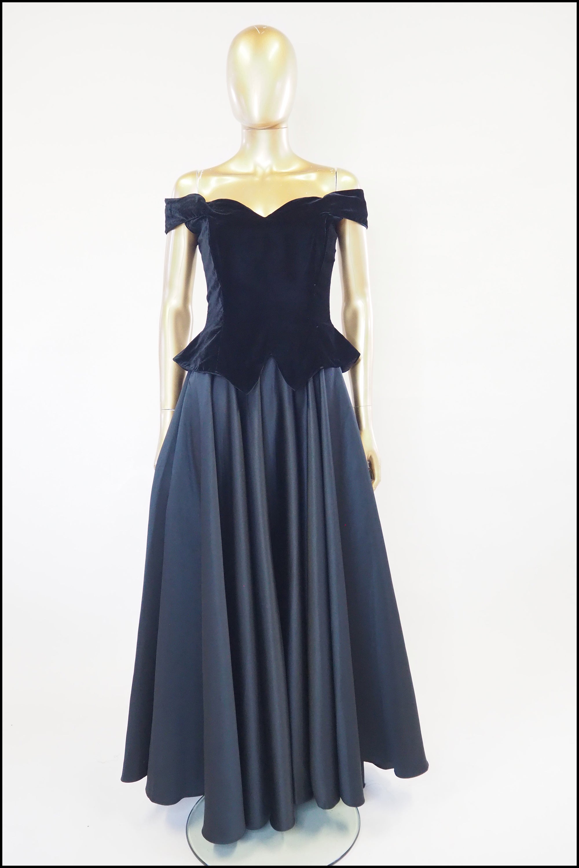 Sascha Salick Ayoung | 🌟Part 2🌟 Details on the dresses