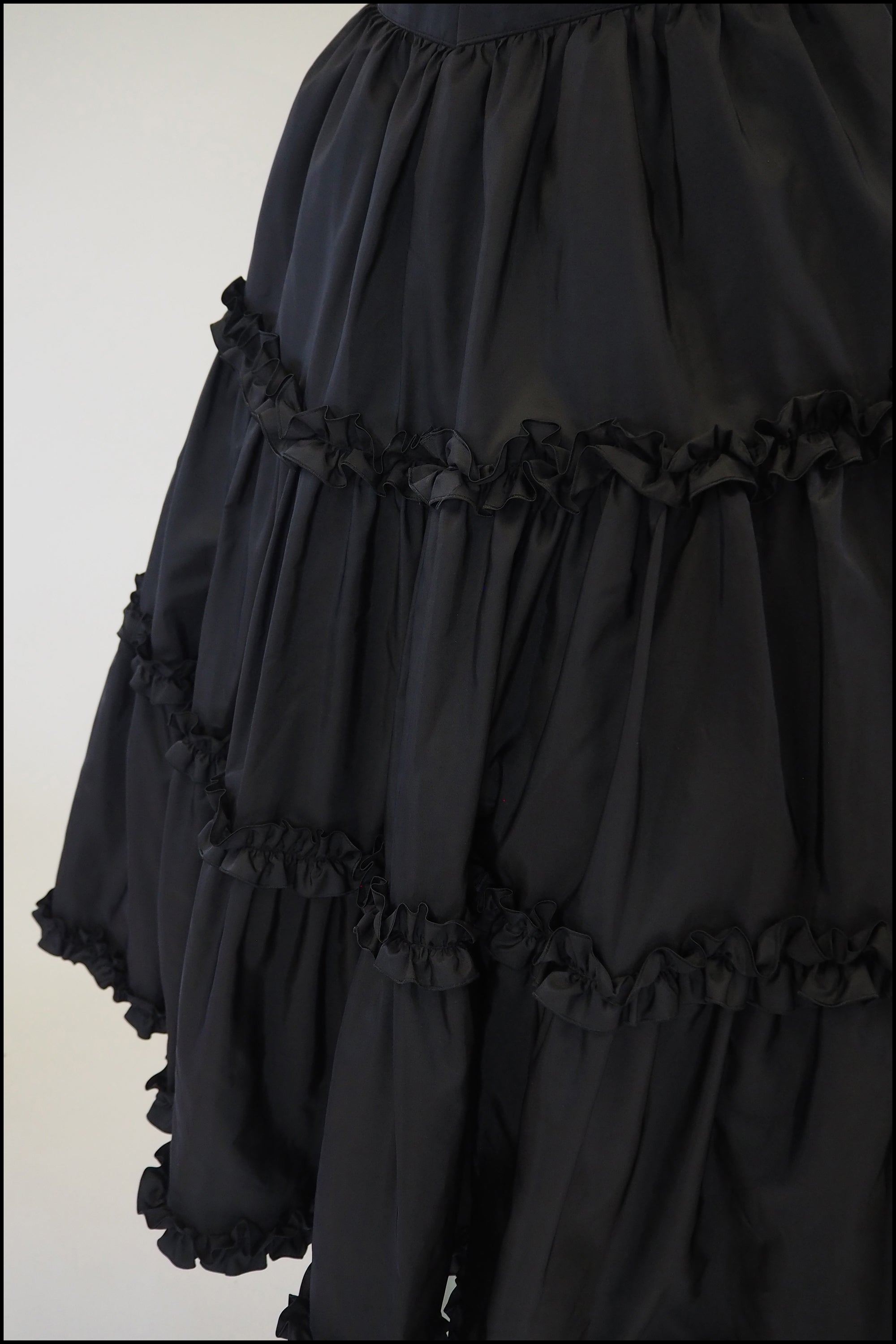 Vintage 1980s Black Ruffle Midi Skirt – ALEXANDRA-KING