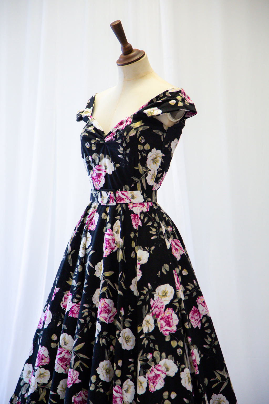 Tylwyth - Rose Linen Midi Dress