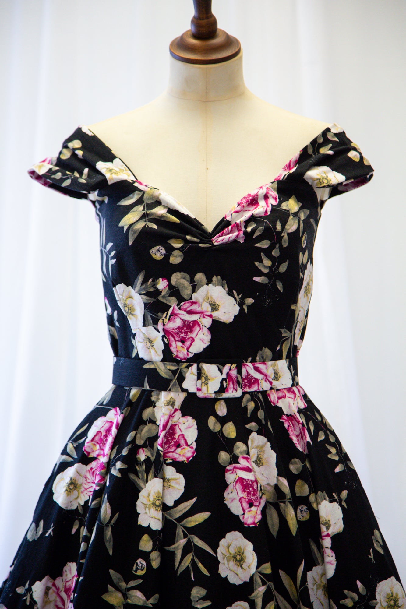 Tylwyth - Rose Linen Midi Dress