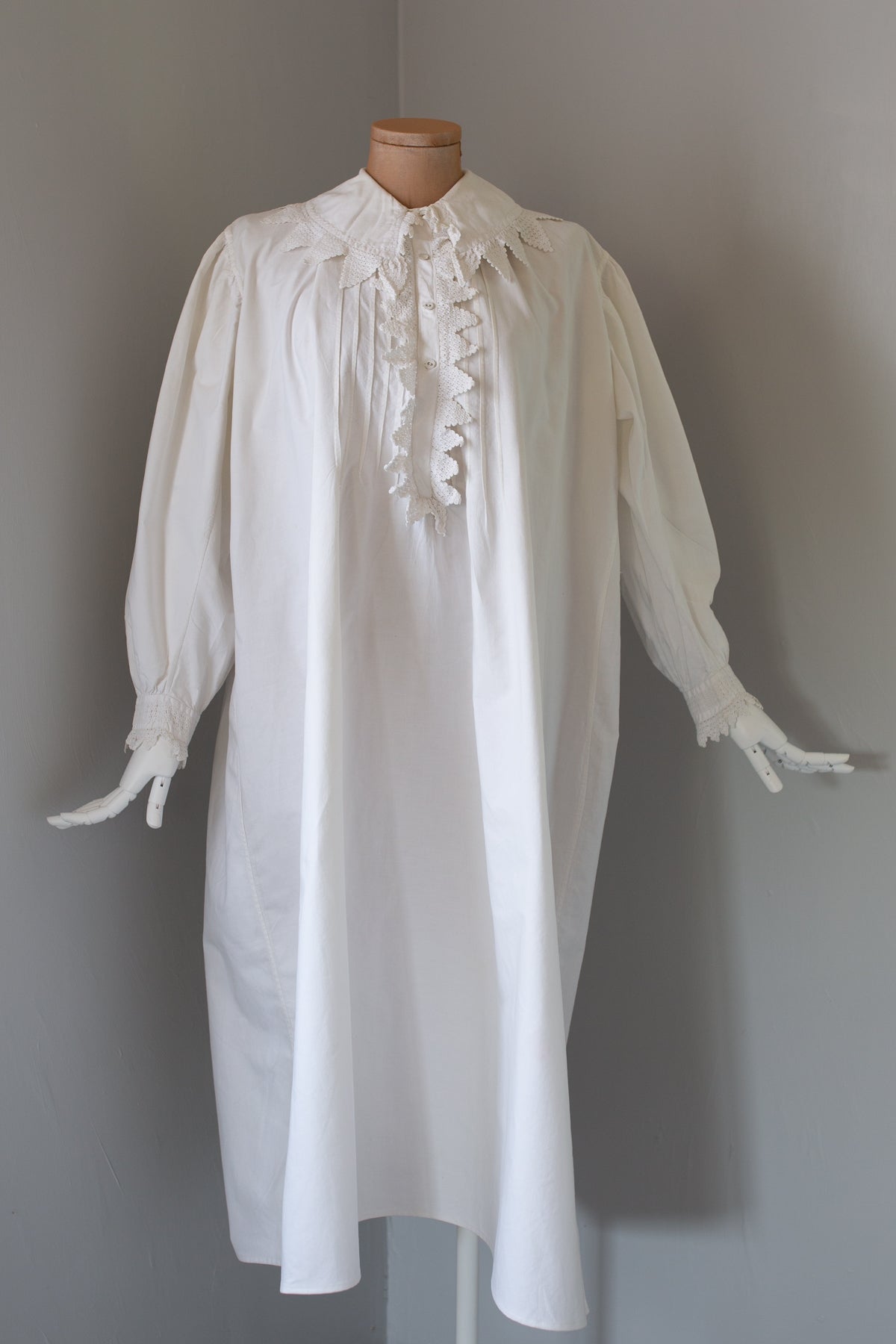 antique Victorian white cotton lace night shirt gown 