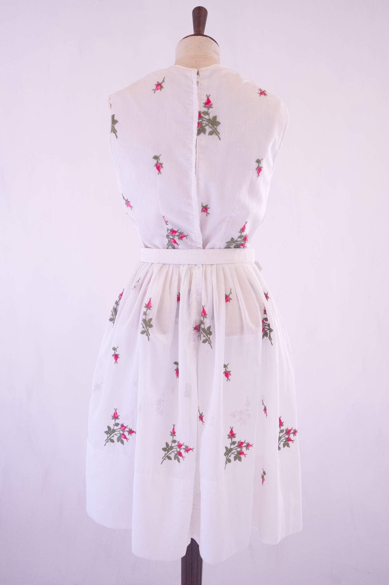 Vintage 1950s White Embroidered Rose Dress