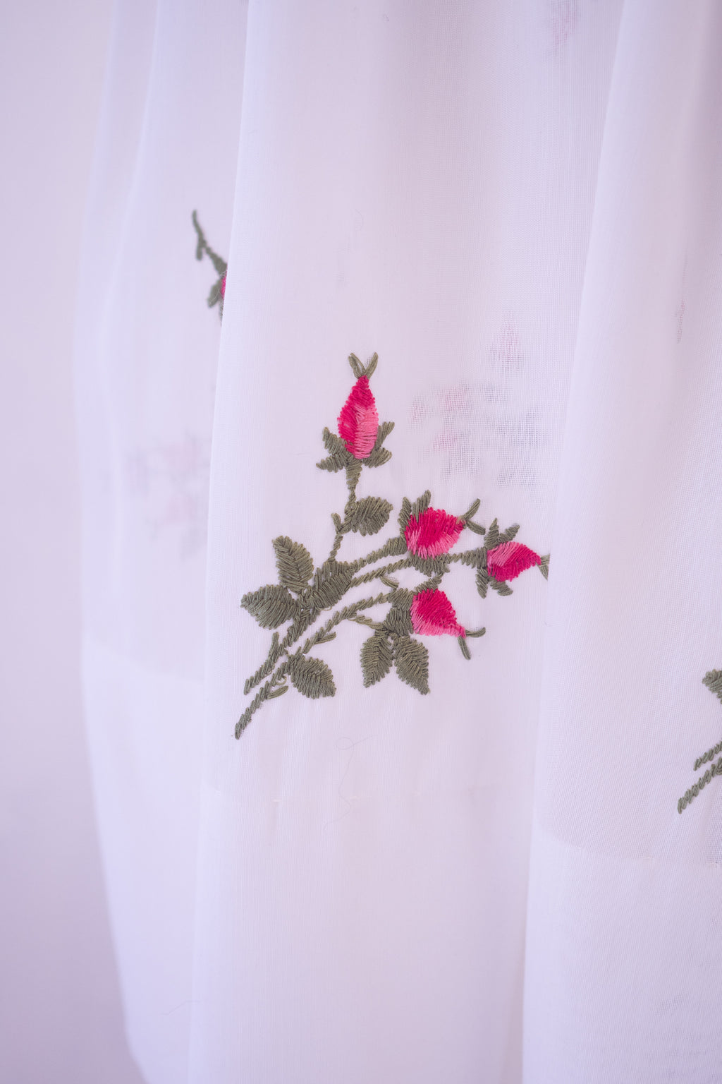 Vintage 1950s White Embroidered Rose Dress