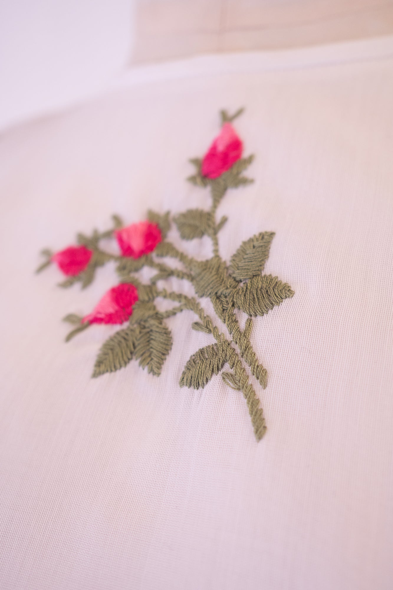 Vintage 1950s White Embroidered Rose Dress