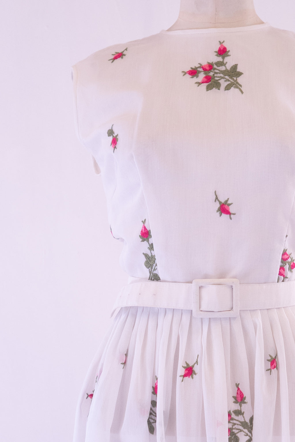 Vintage 1950s White Embroidered Rose Dress