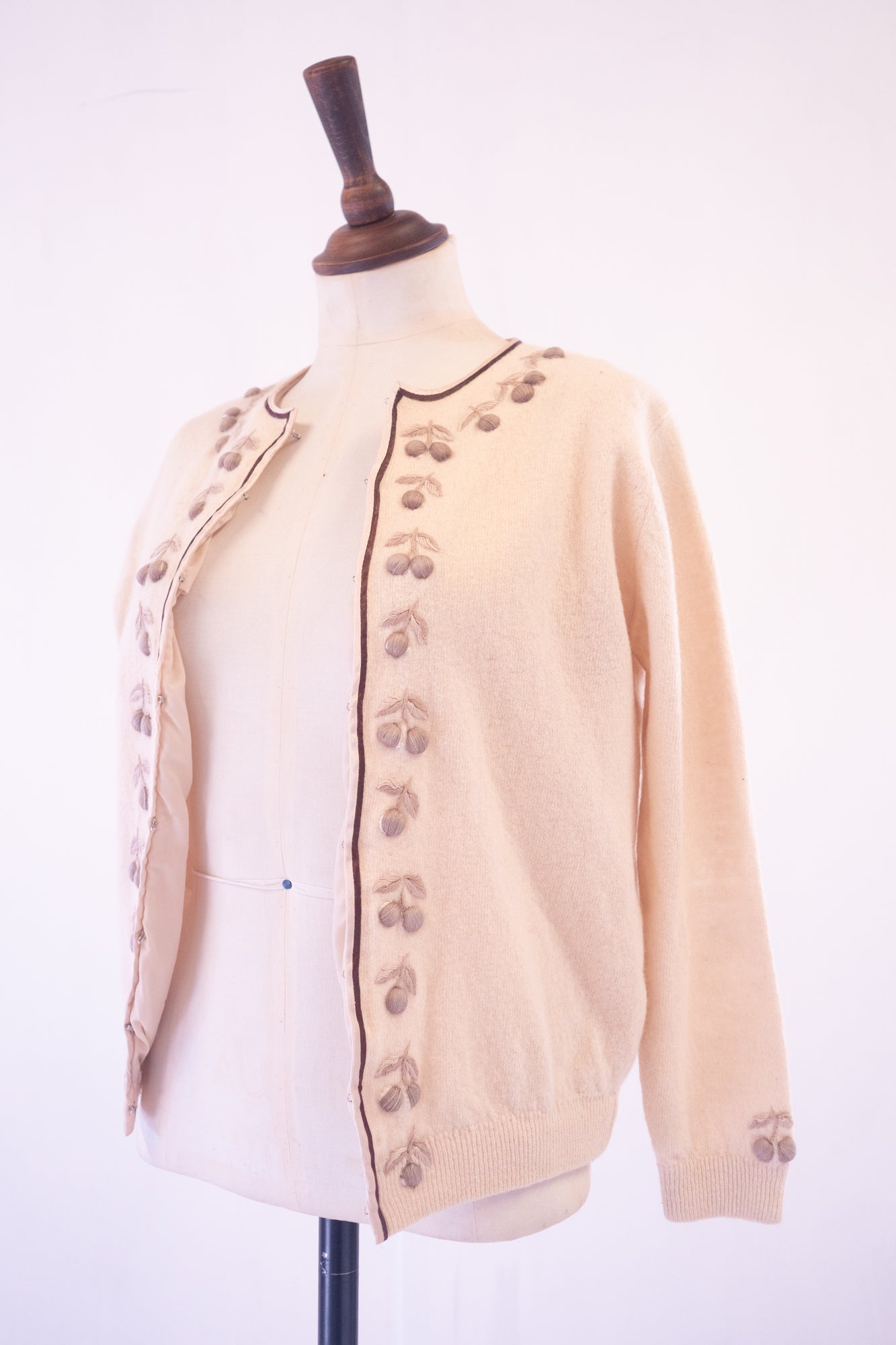 Vintage 1950s Cream Embroidered Wool Cardigan