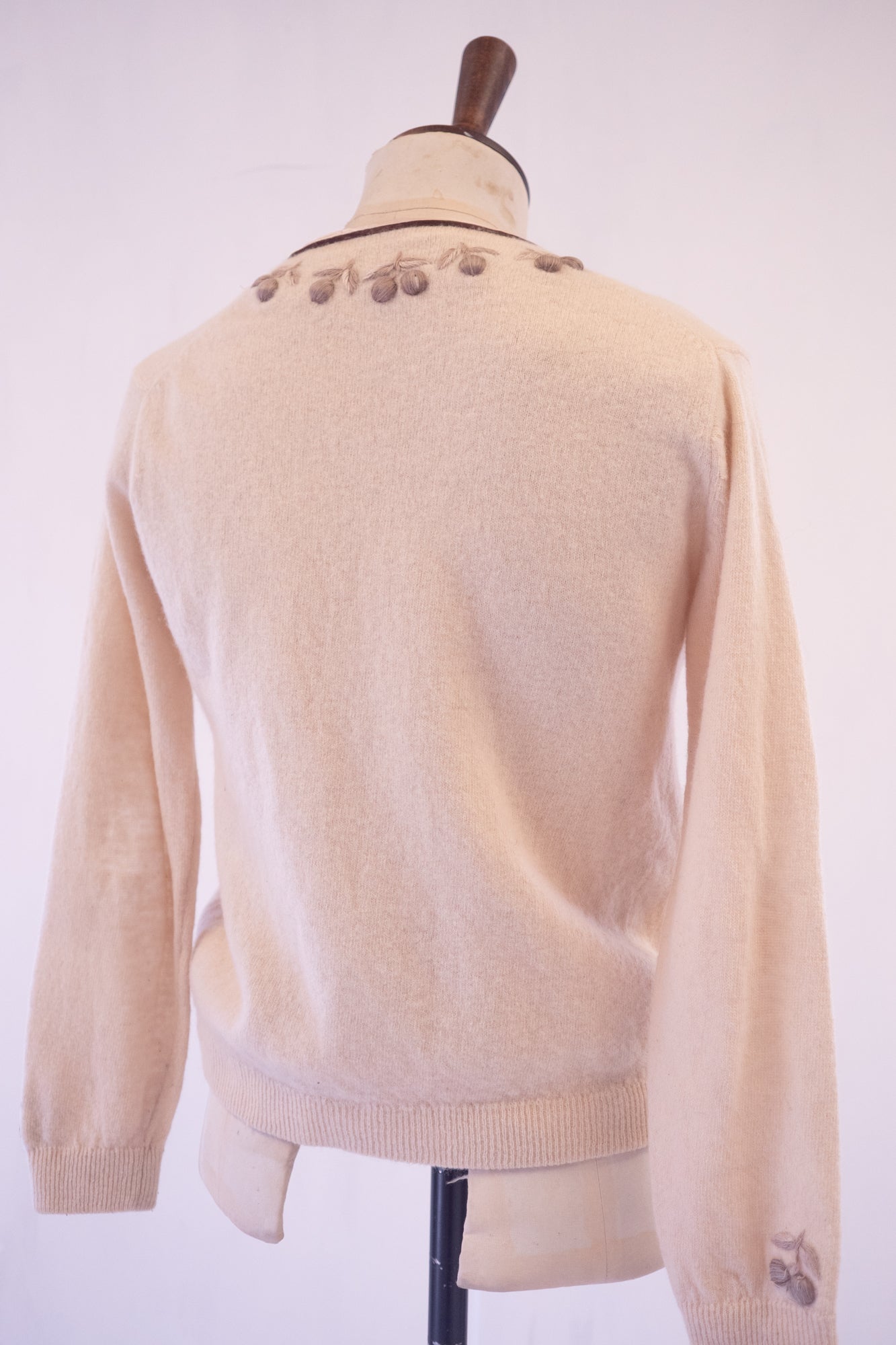 Vintage 1950s Cream Embroidered Wool Cardigan