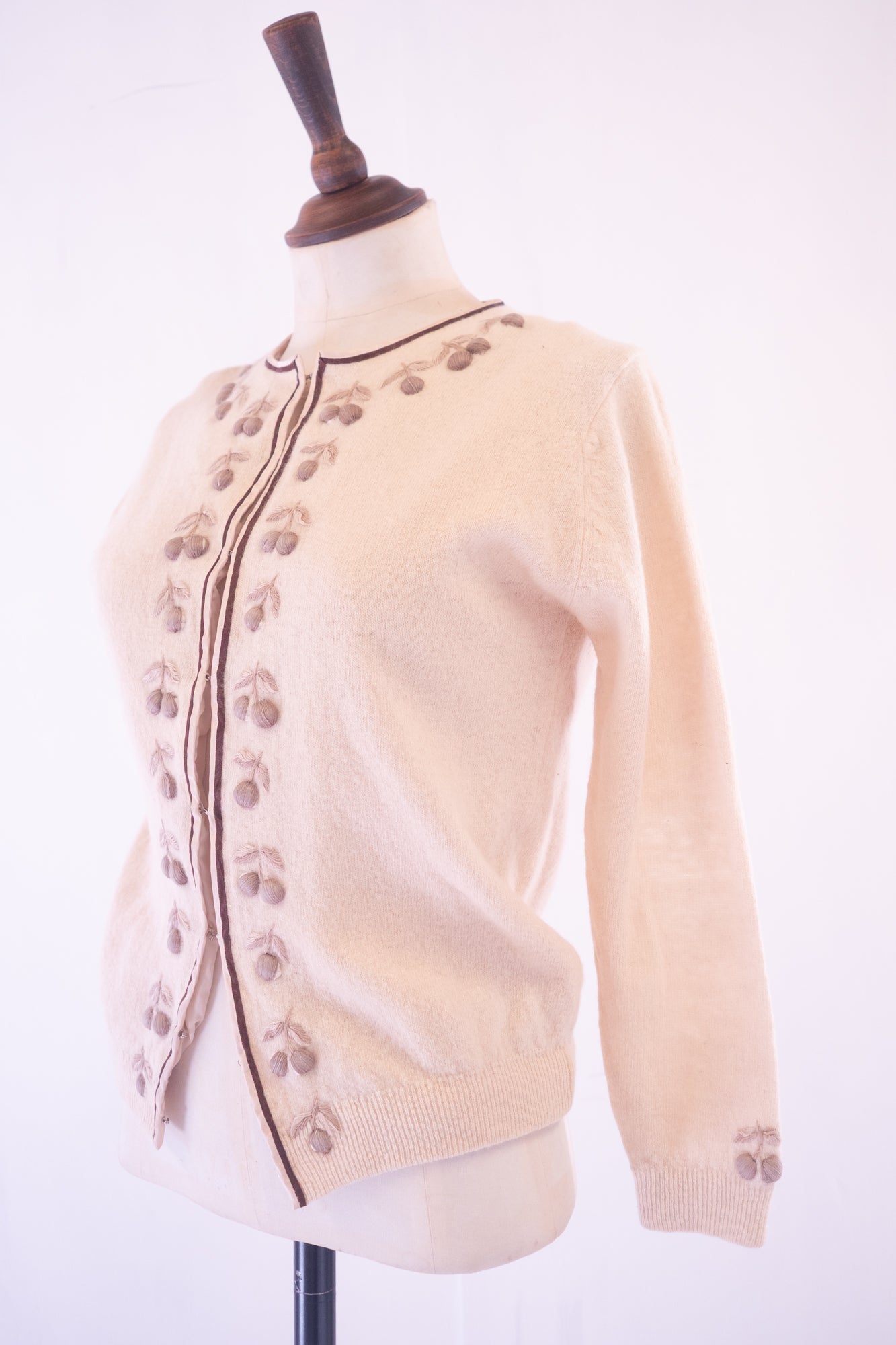 Vintage 1950s Cream Embroidered Wool Cardigan